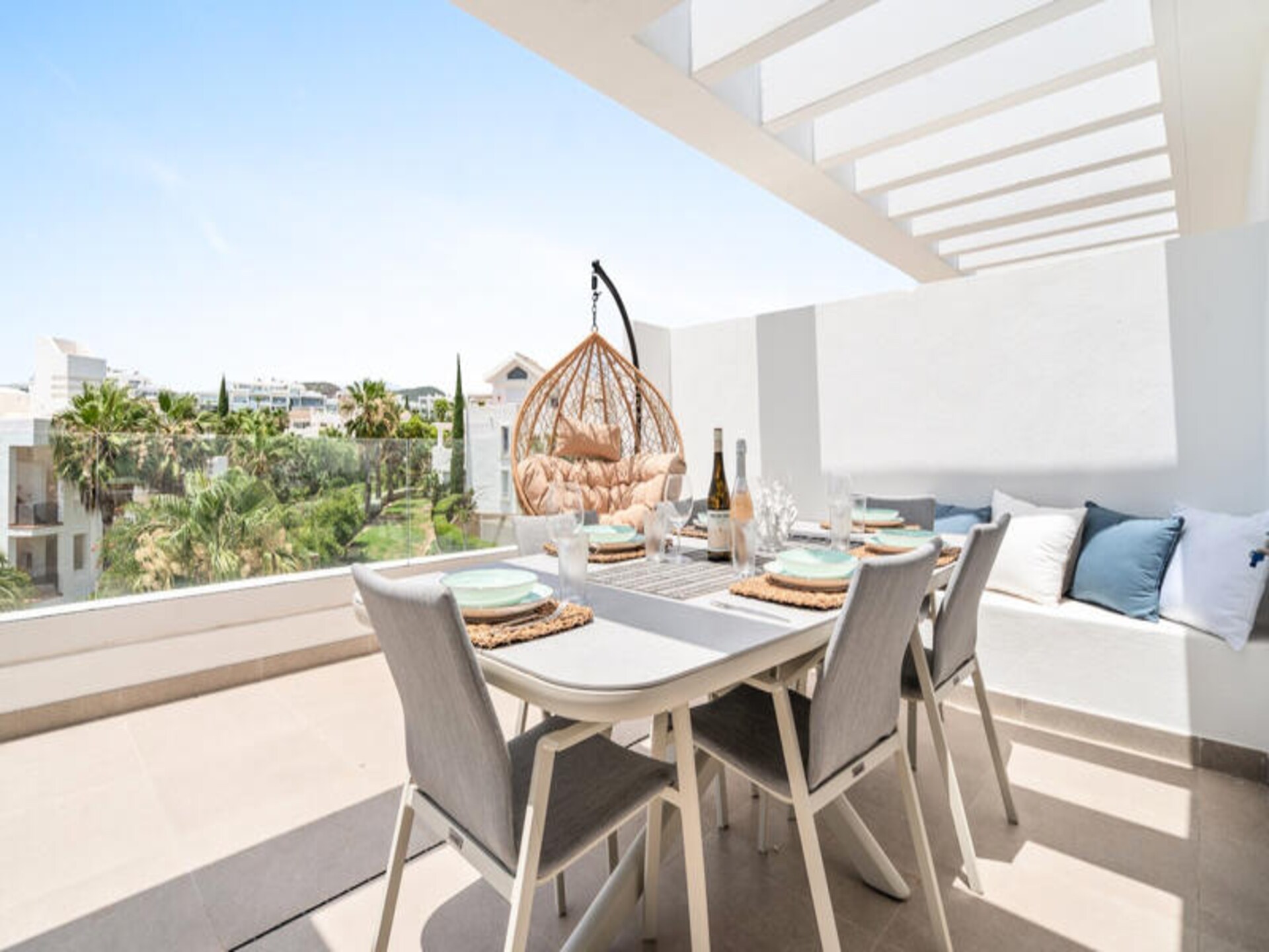 Modern appartement aan kristalheldere lagune bij Casares, vlakbij Estepona - foto 2