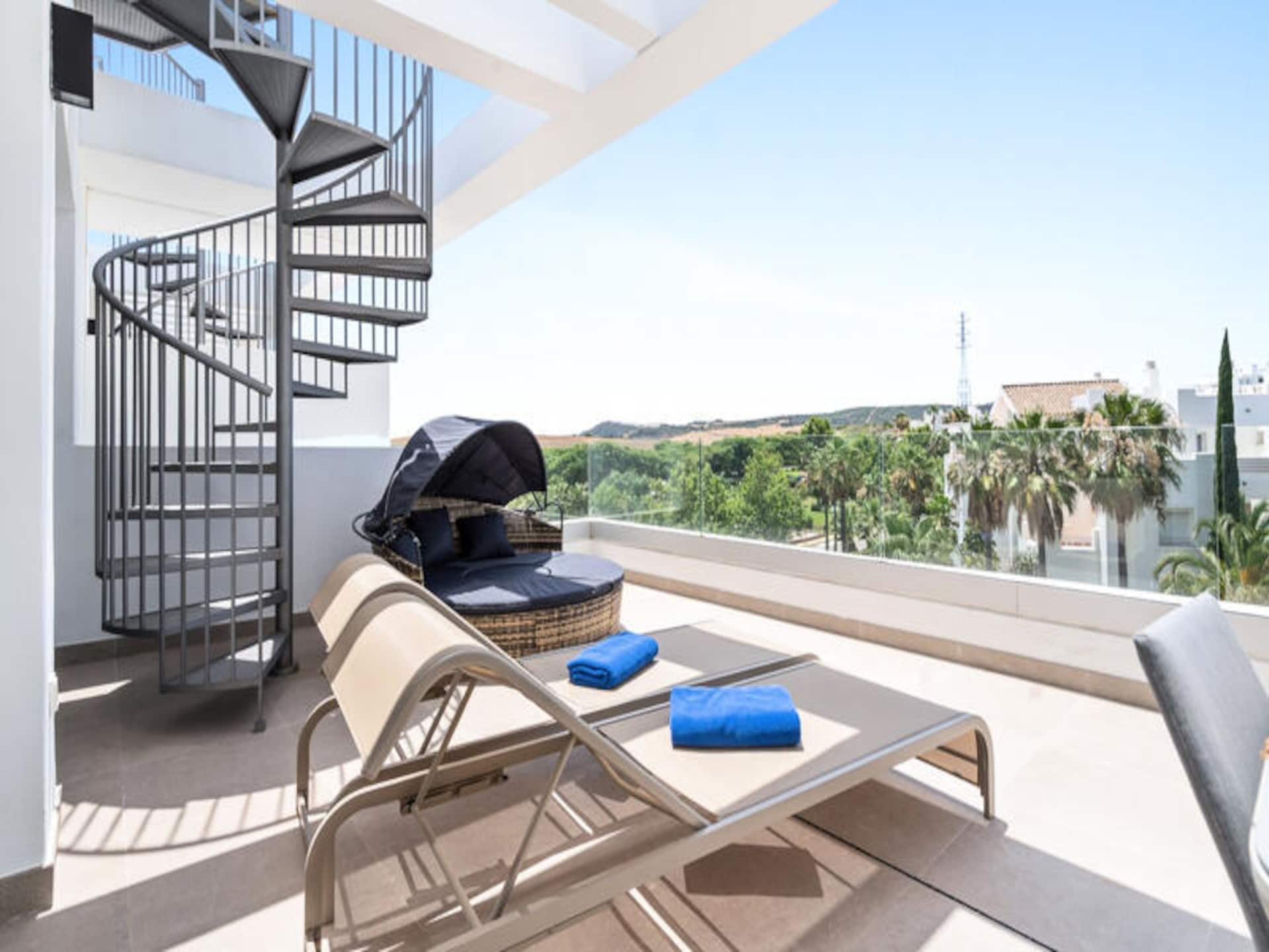 Modern appartement aan kristalheldere lagune bij Casares, vlakbij Estepona - foto 4