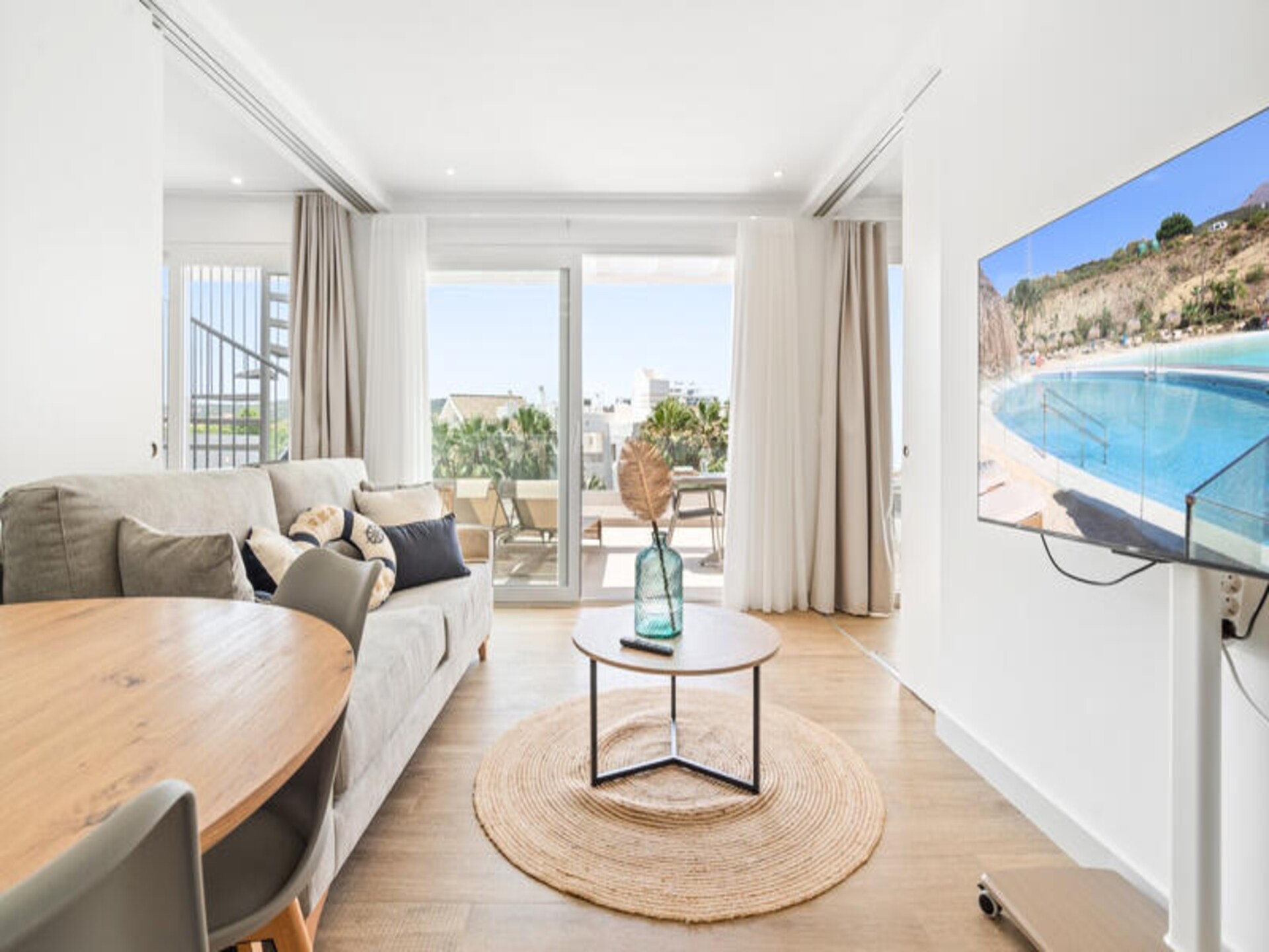 Modern appartement aan kristalheldere lagune bij Casares, vlakbij Estepona - foto 9