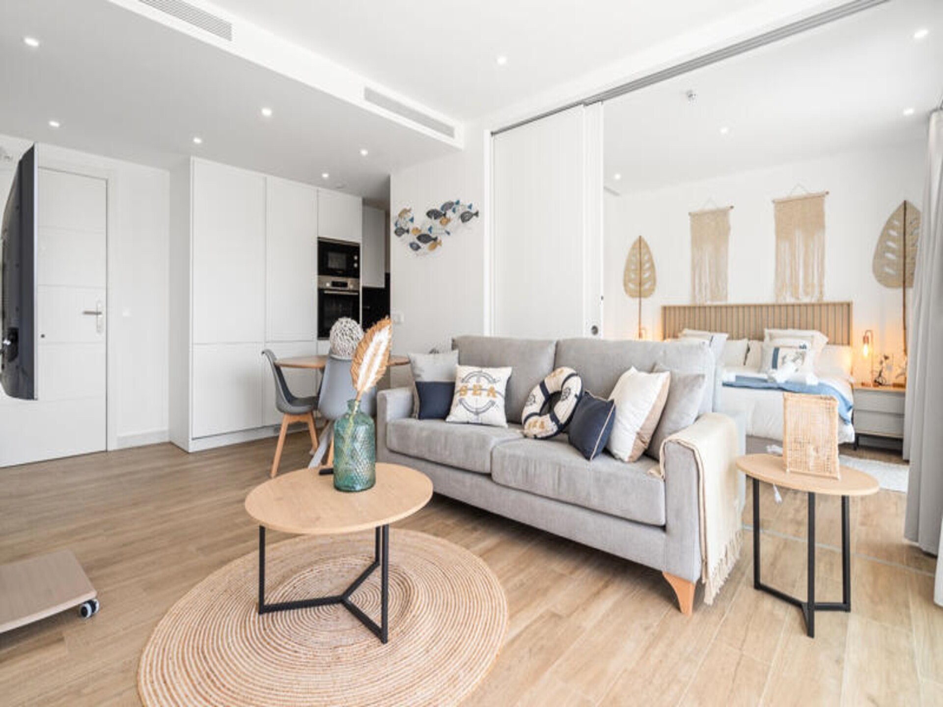 Modern appartement aan kristalheldere lagune bij Casares, vlakbij Estepona - foto 11