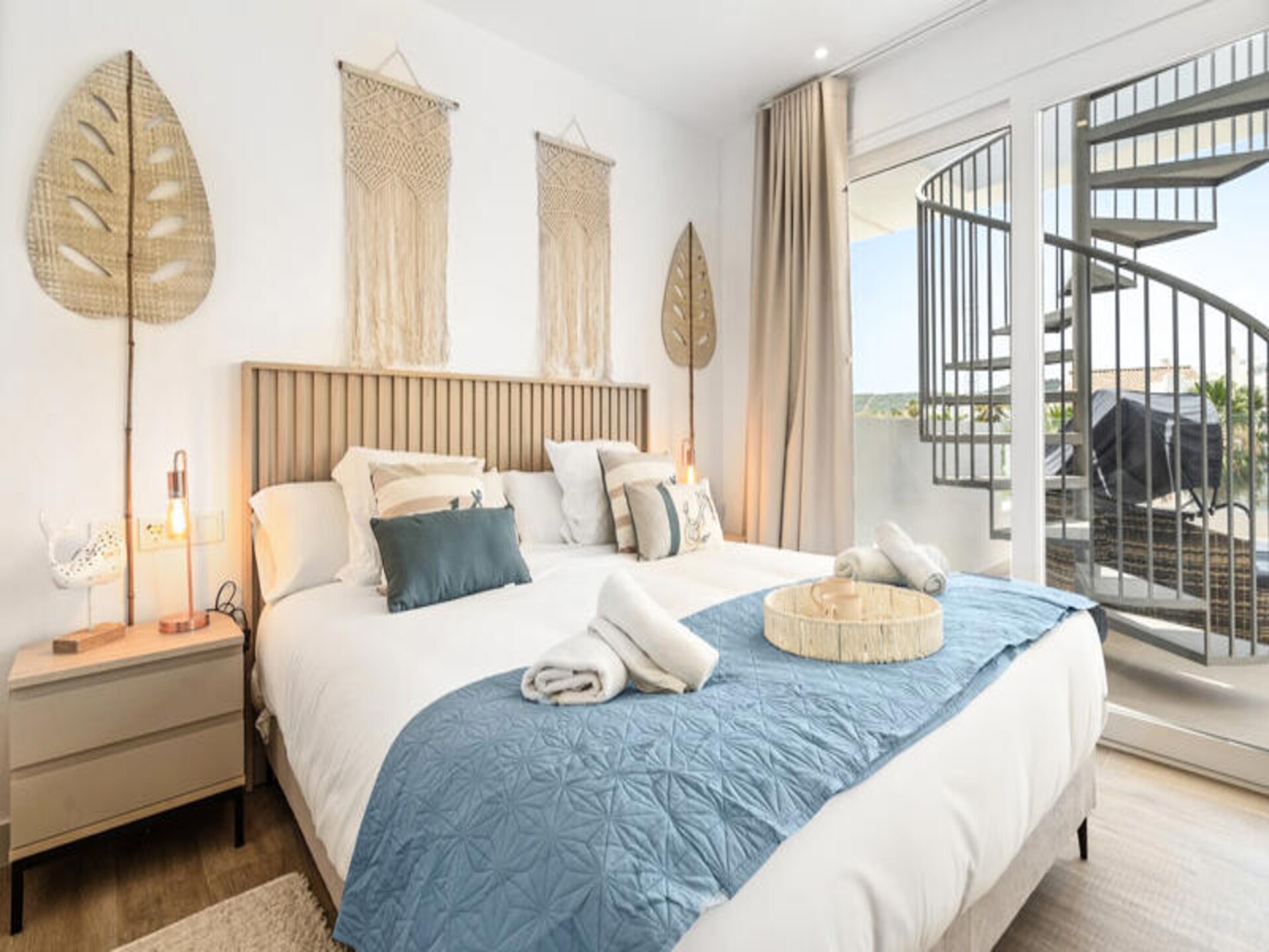 Modern appartement aan kristalheldere lagune bij Casares, vlakbij Estepona - foto 12