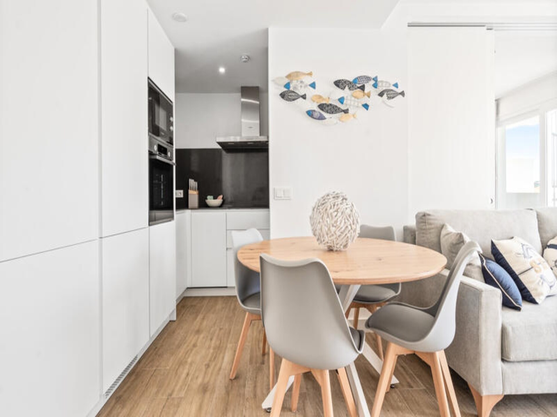 Modern appartement aan kristalheldere lagune bij Casares, vlakbij Estepona - foto 13
