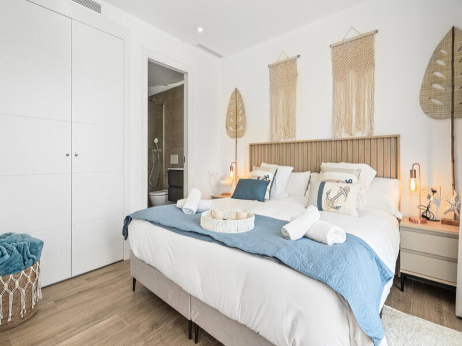 Modern appartement aan kristalheldere lagune bij Casares, vlakbij Estepona - foto 15