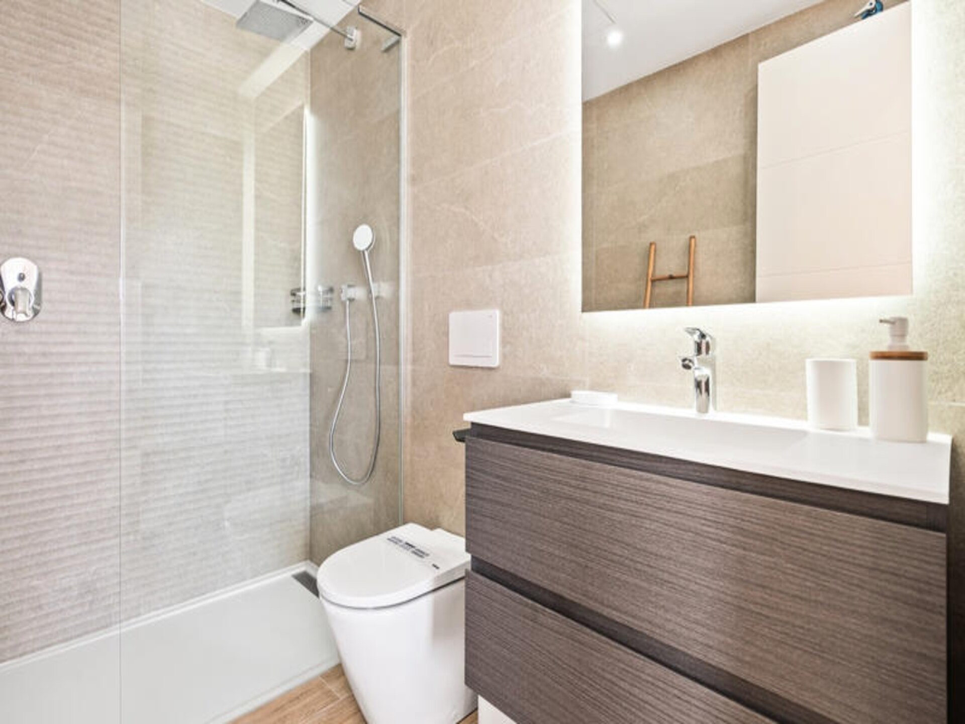 Modern appartement aan kristalheldere lagune bij Casares, vlakbij Estepona - foto 16