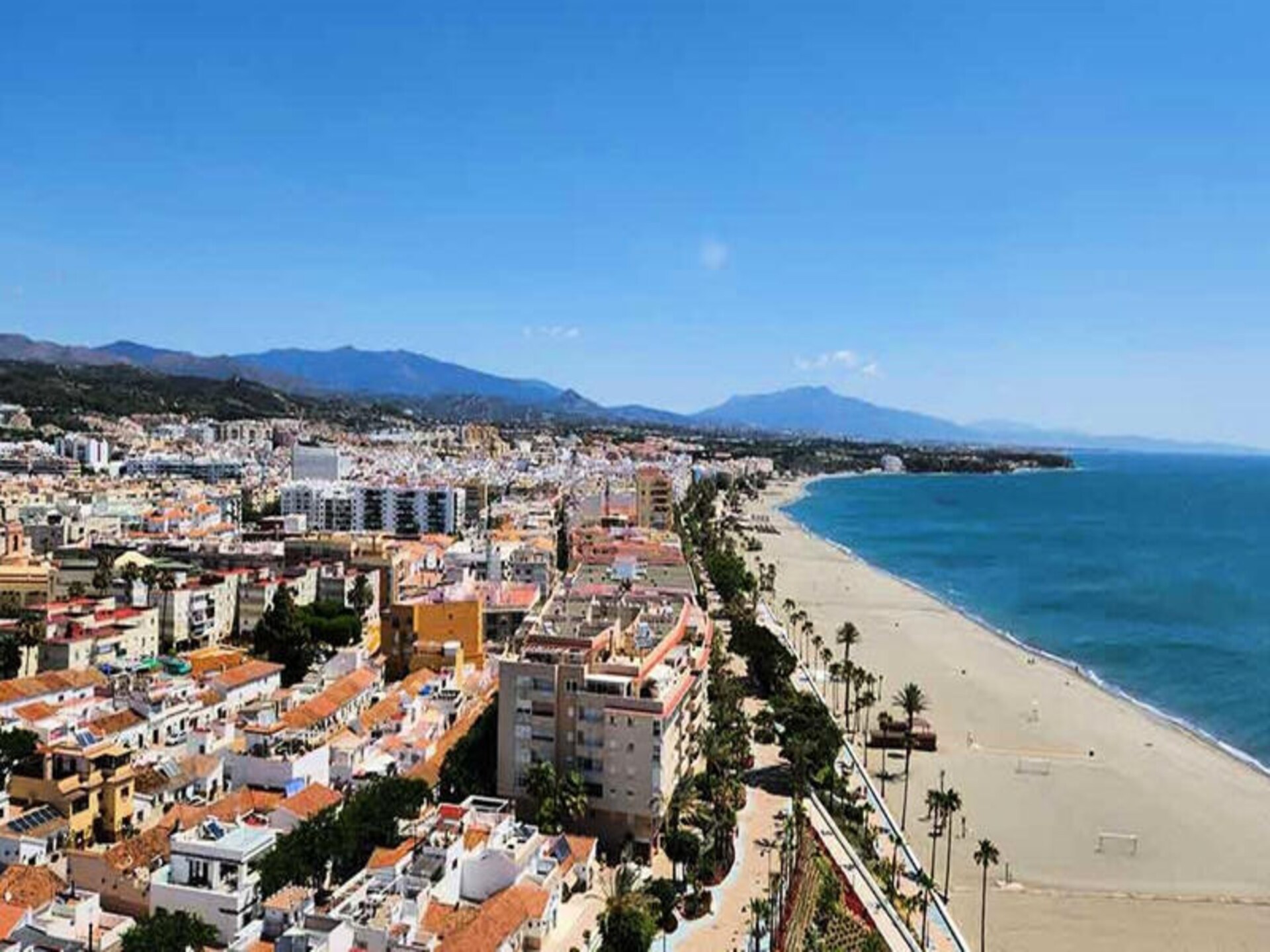 Modern appartement aan kristalheldere lagune bij Casares, vlakbij Estepona - foto 39