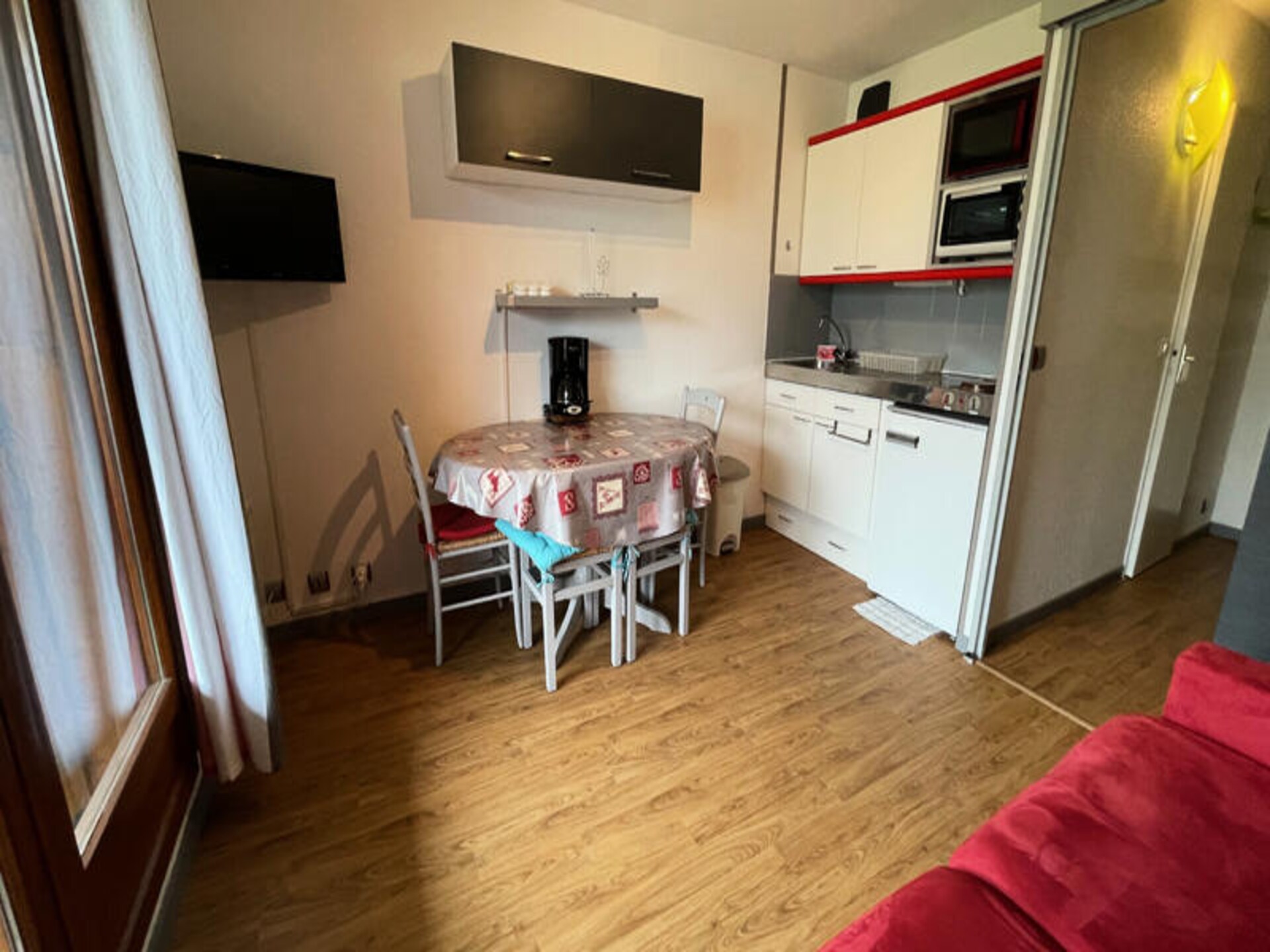 Gezellige studio op de piste in Lioran met balkon en bergzicht - foto 9