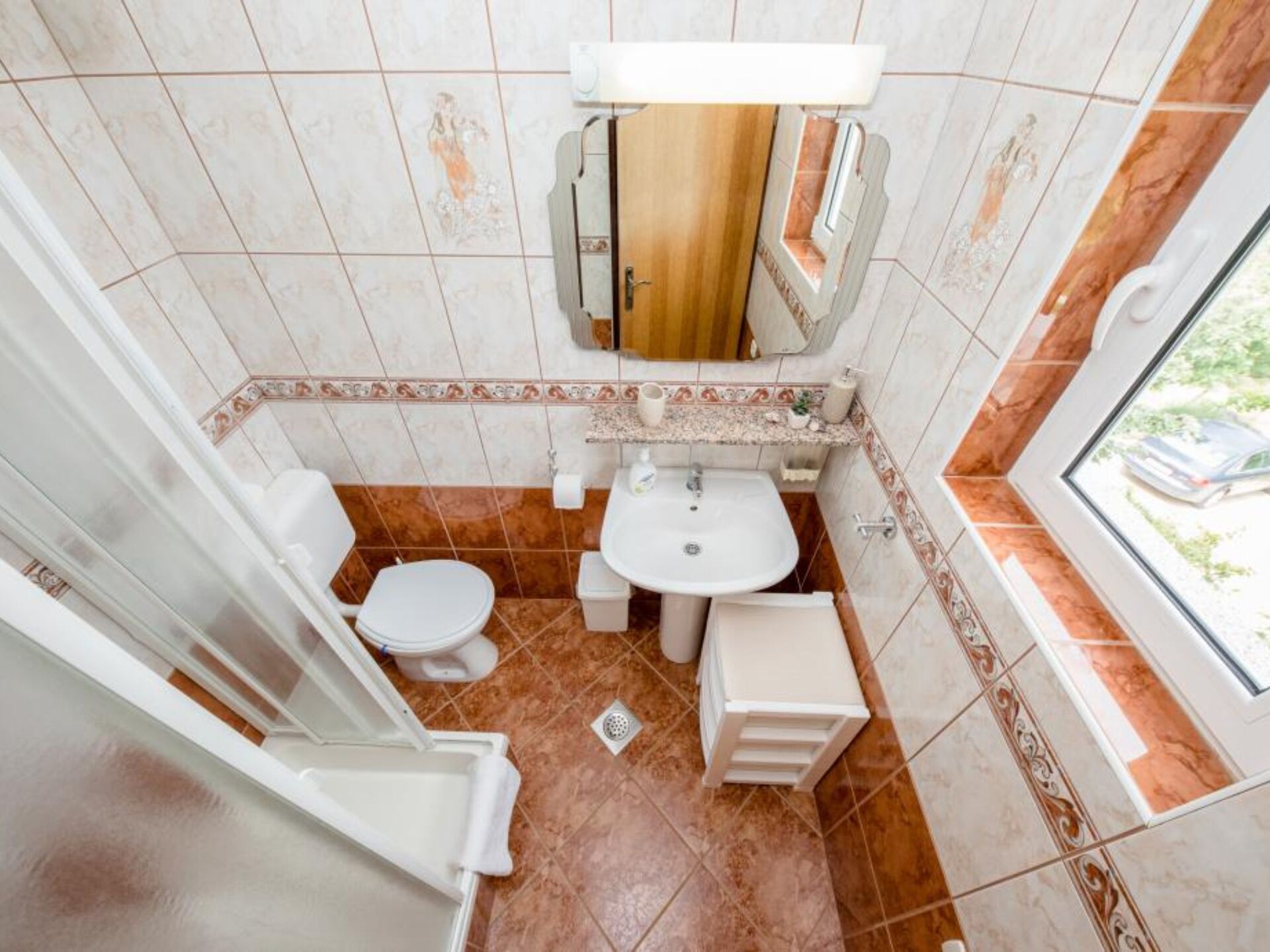 Ruim appartement voor 5 met terras vlakbij zee op Rab - foto 13