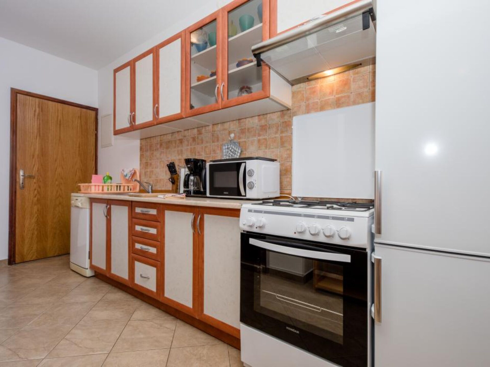 Ruim appartement voor 5 met terras vlakbij zee op Rab - foto 5
