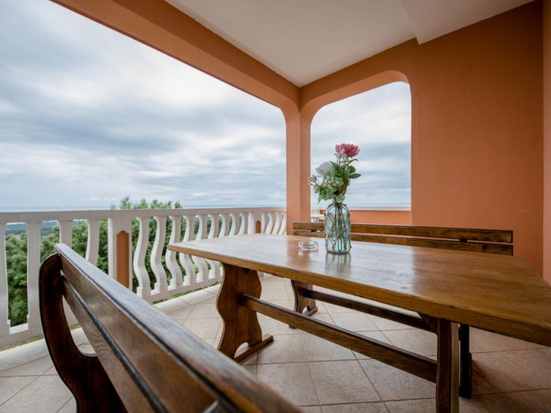 Ruim appartement voor 5 met terras vlakbij zee op Rab - foto 14