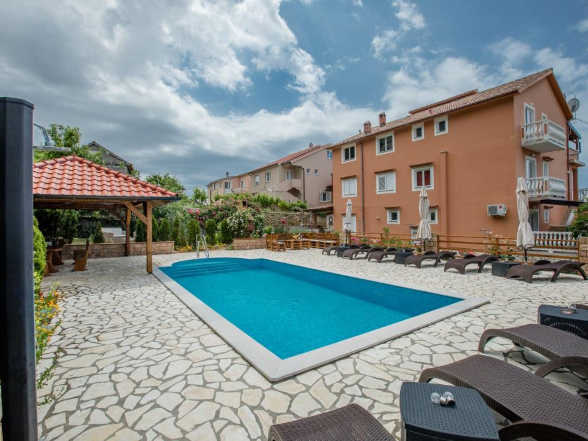 Ruim appartement voor 5 met terras vlakbij zee op Rab - foto 22