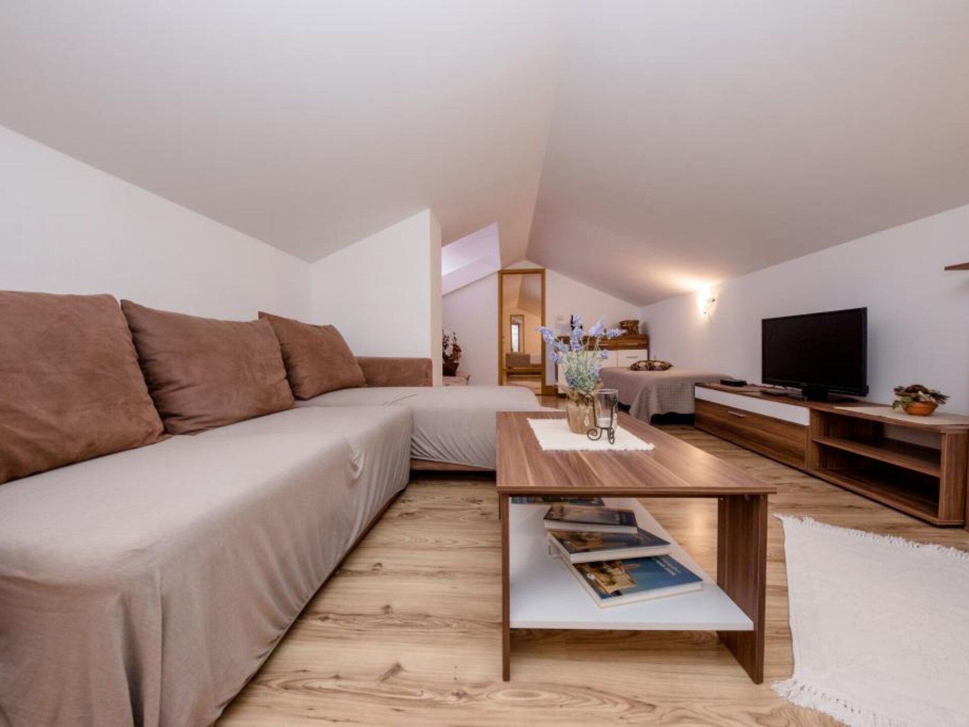 Knus appartement met terras op zonovergoten Rab, vlakbij zee - foto 1