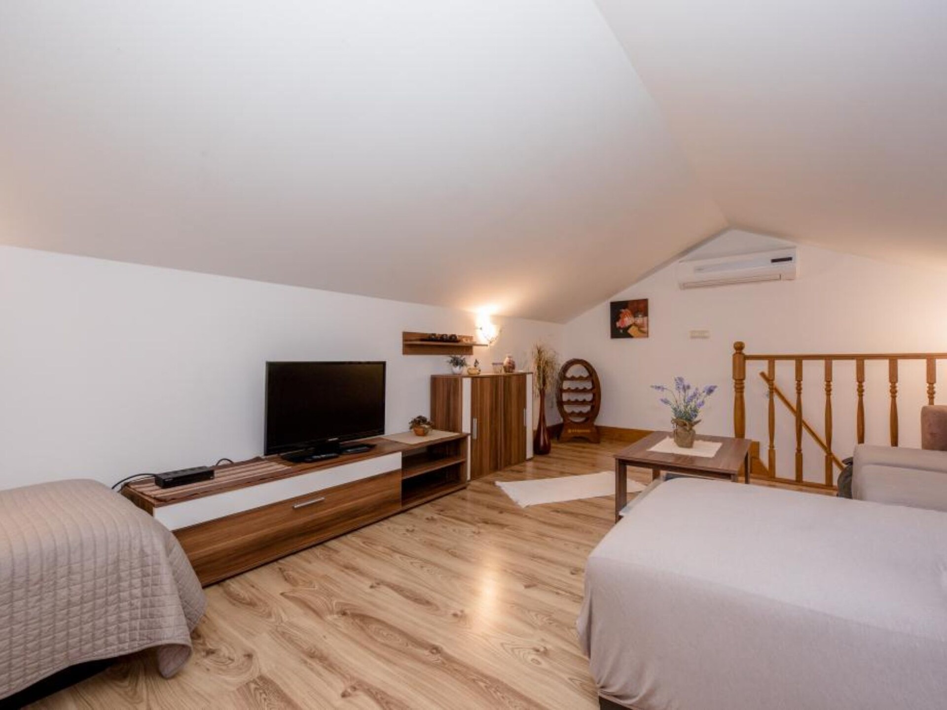 Knus appartement met terras op zonovergoten Rab, vlakbij zee - foto 7