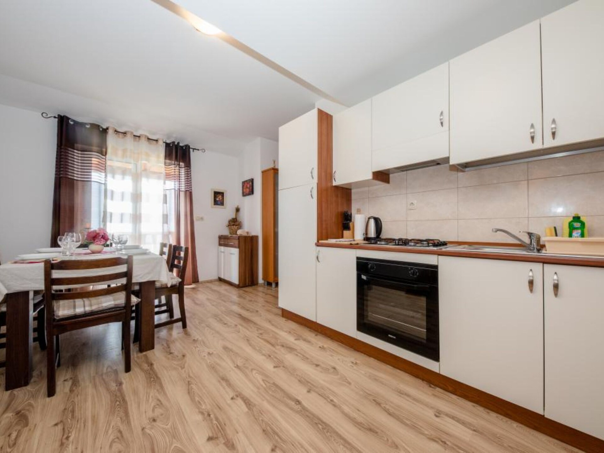 Knus appartement met terras op zonovergoten Rab, vlakbij zee - foto 6