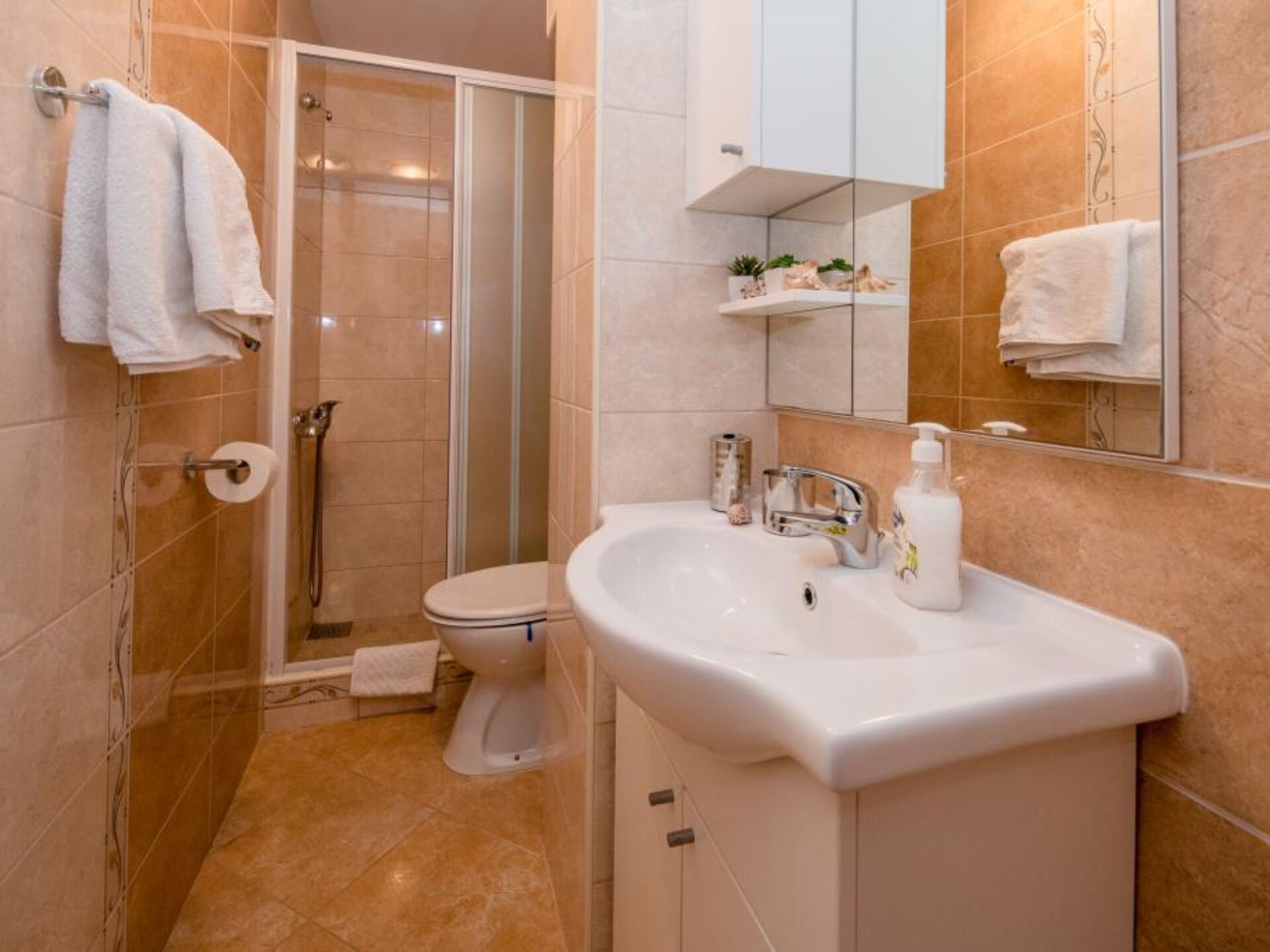 Knus appartement met terras op zonovergoten Rab, vlakbij zee - foto 10