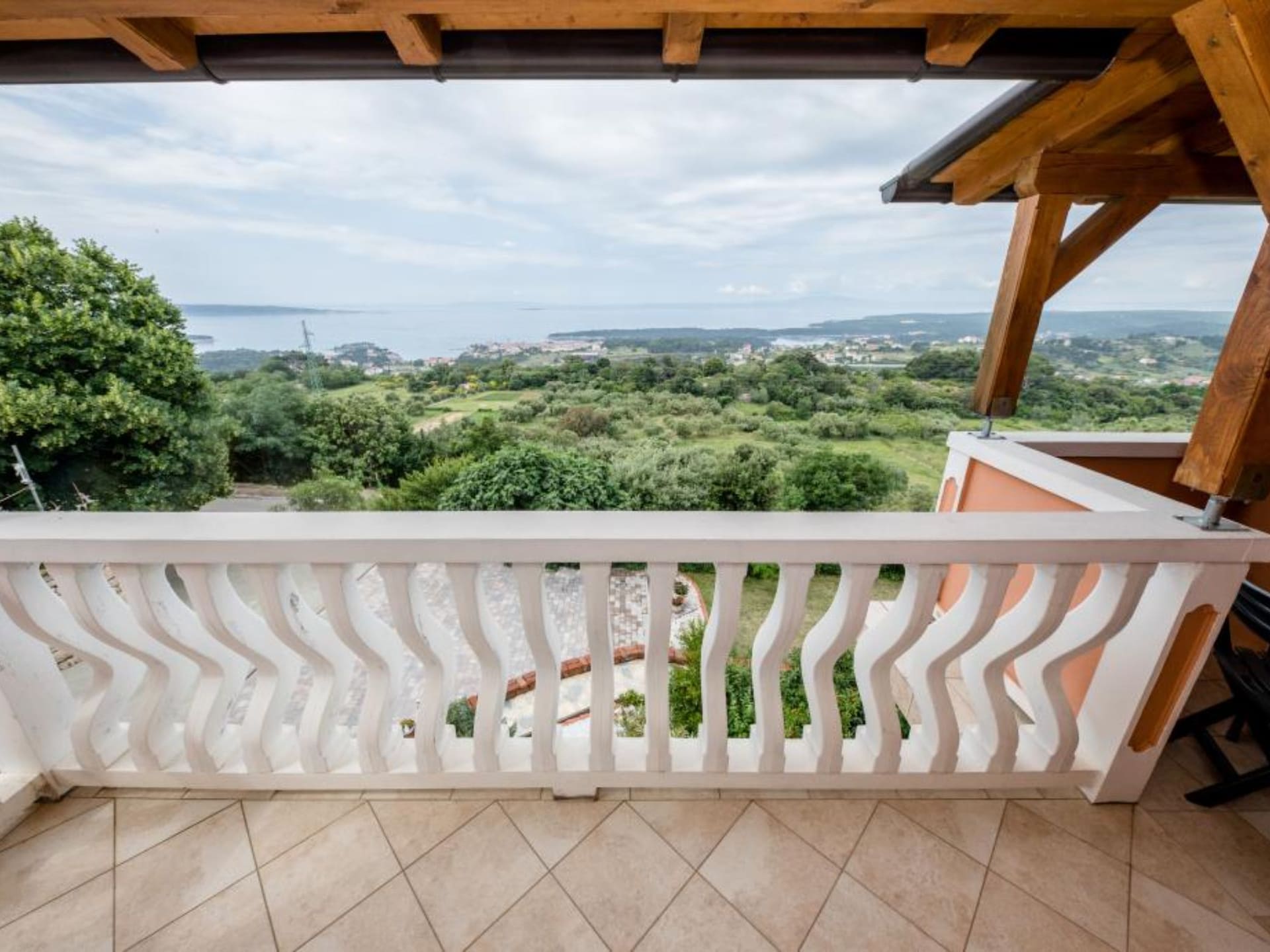 Knus appartement met terras op zonovergoten Rab, vlakbij zee - foto 13