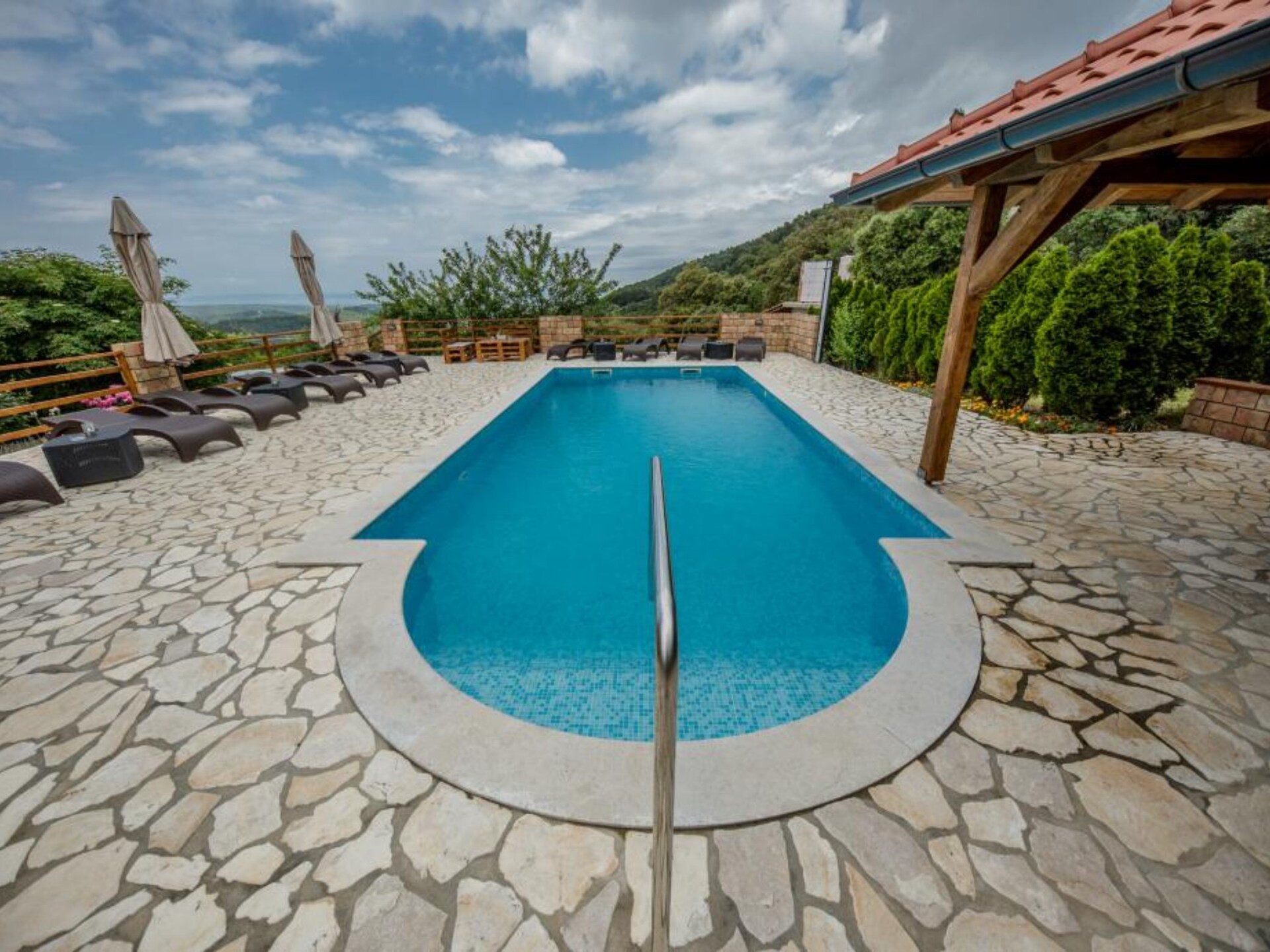 Knus appartement met terras op zonovergoten Rab, vlakbij zee - foto 21