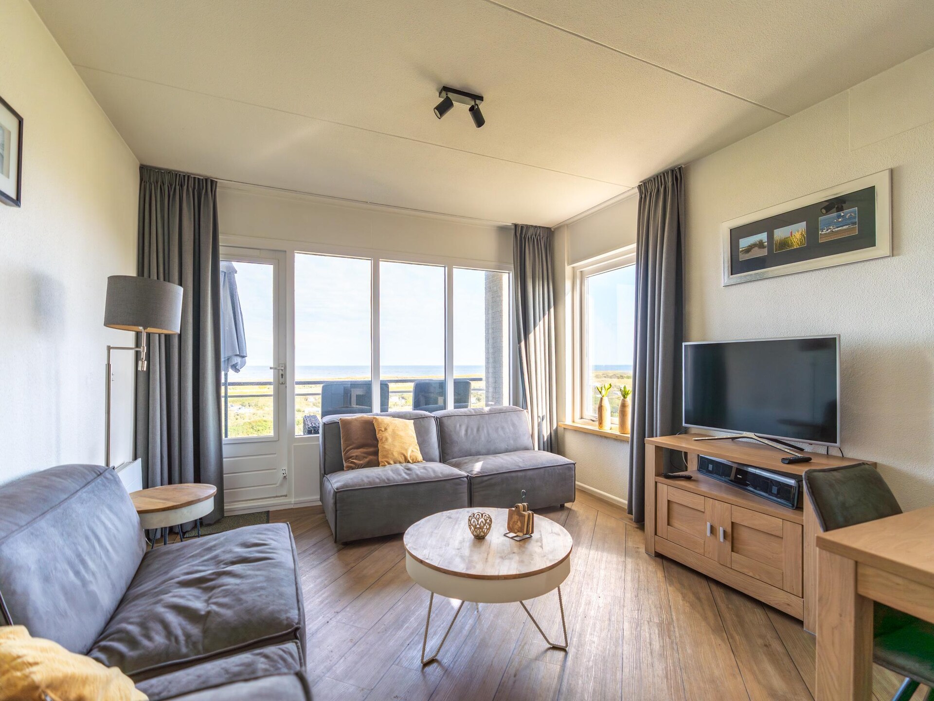 Modern hoekappartement met zeezicht en balkon in de duinen van De Koog - foto 2