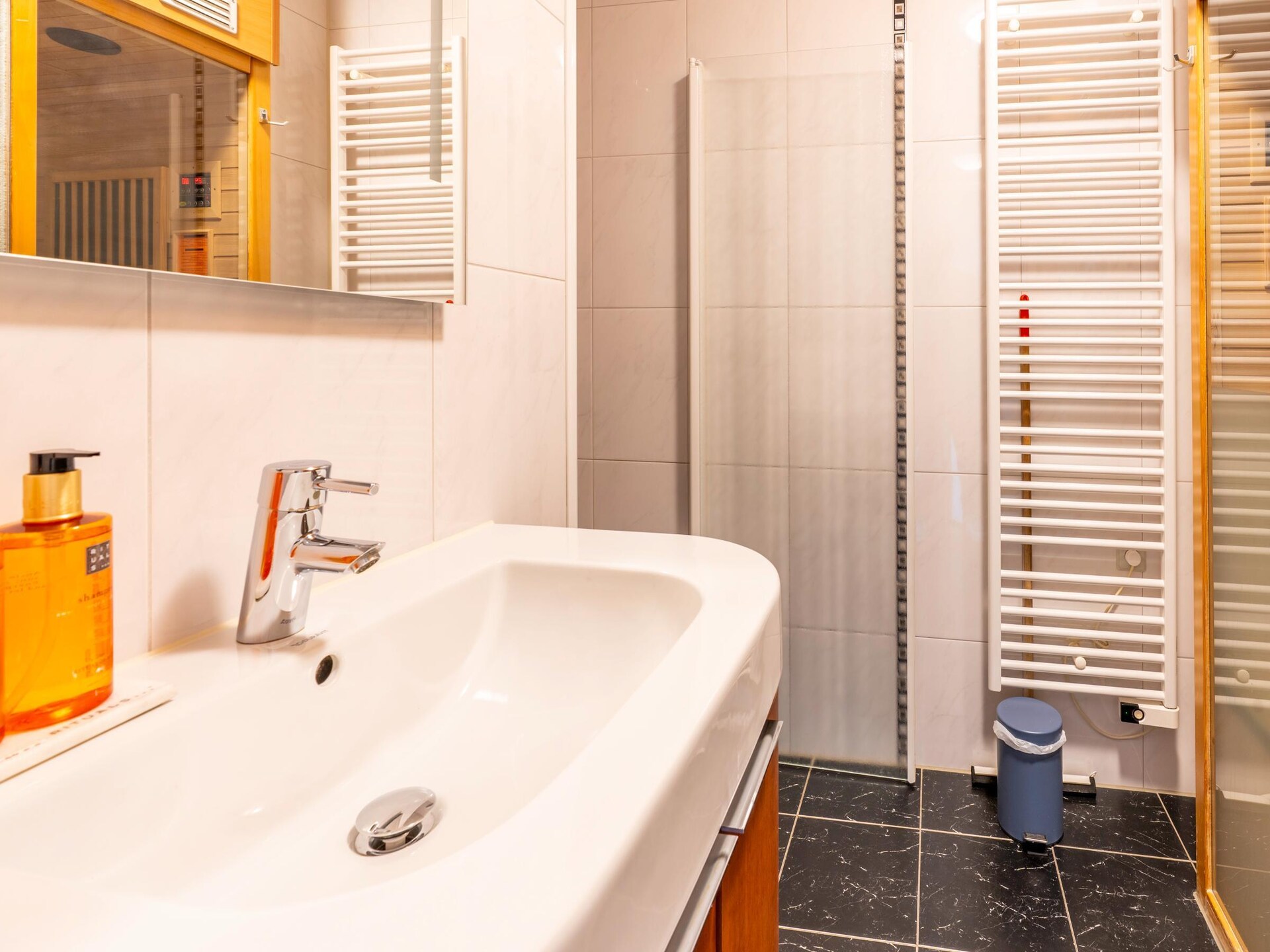 Romantisch appartement met infraroodsauna en zeezicht in De Koog - foto 9