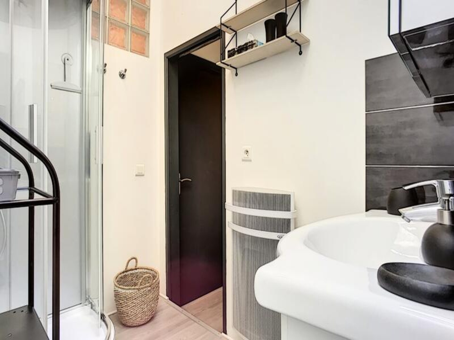 Authentiek appartement op de Provençaalse markt in hartje Antibes - foto 18