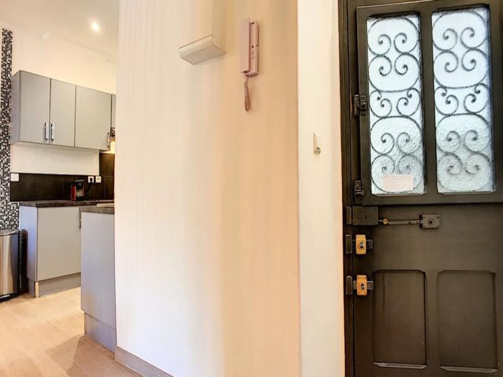 Authentiek appartement op de Provençaalse markt in hartje Antibes - foto 24