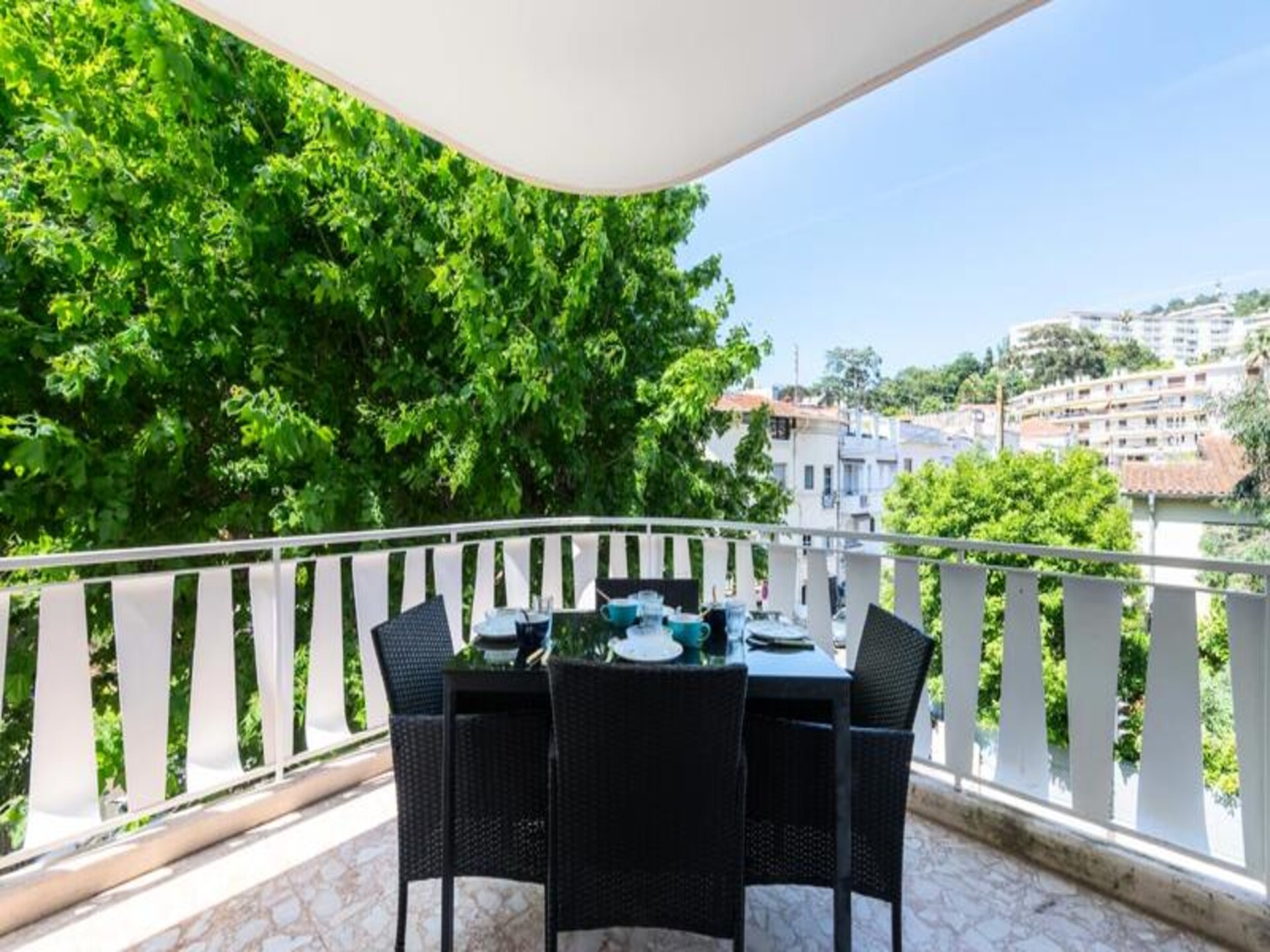 Licht appartement in Cannes met terras, op 6 minuten lopen van het strand - foto 2
