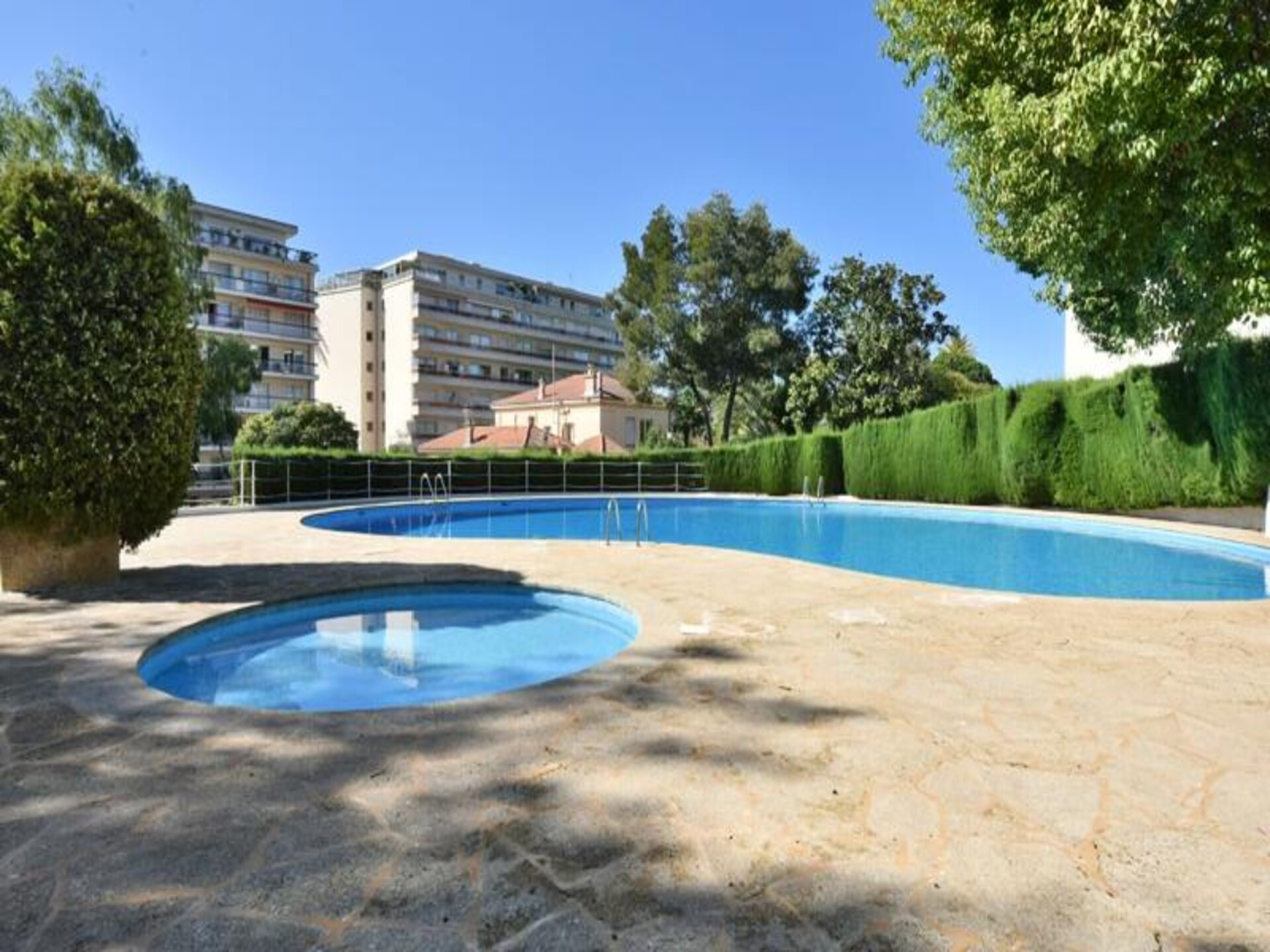 Licht appartement met 2 suites, zwembad en zeezicht nabij centrum Cannes - foto 2