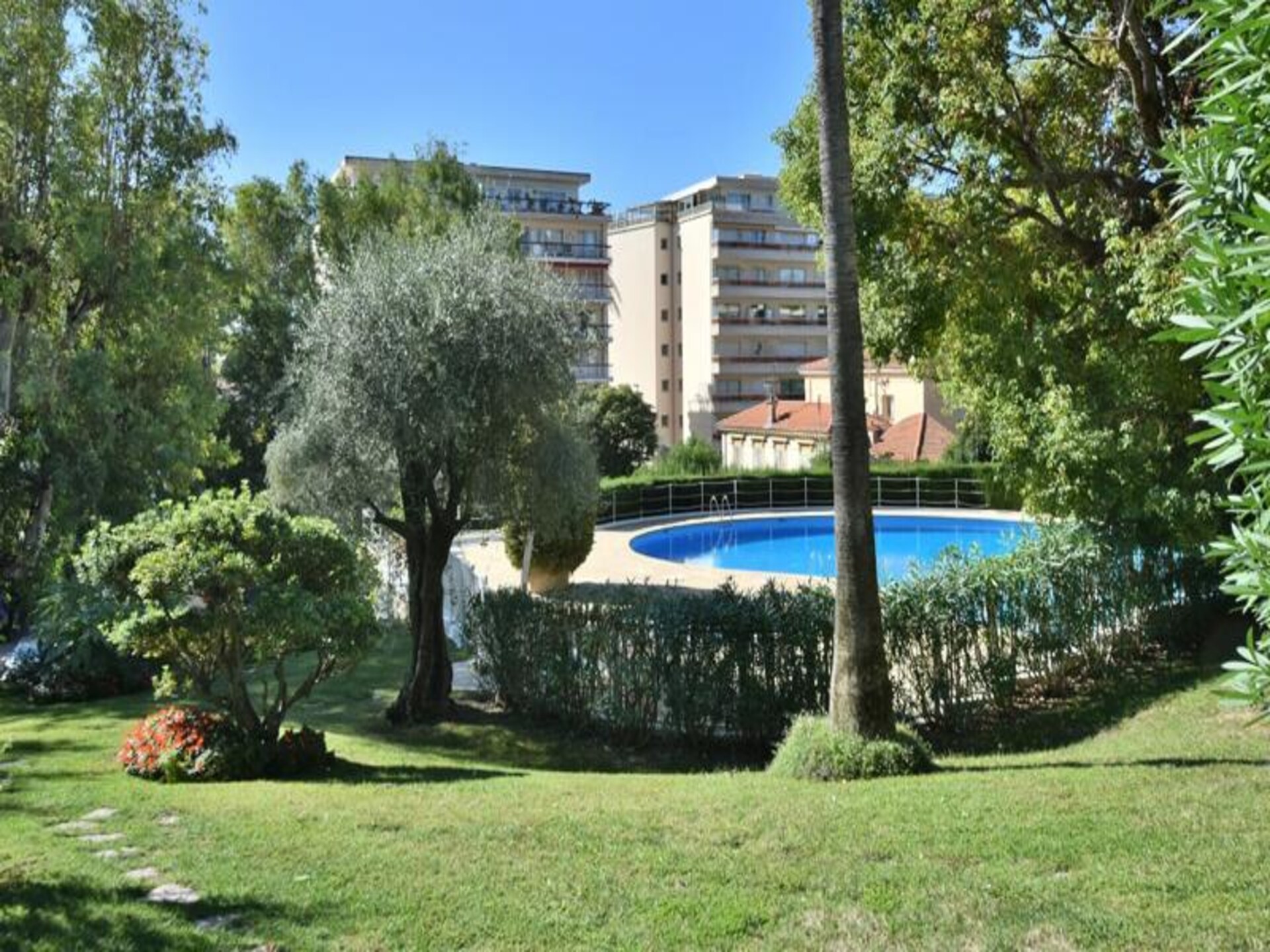 Licht appartement met 2 suites, zwembad en zeezicht nabij centrum Cannes - foto 5
