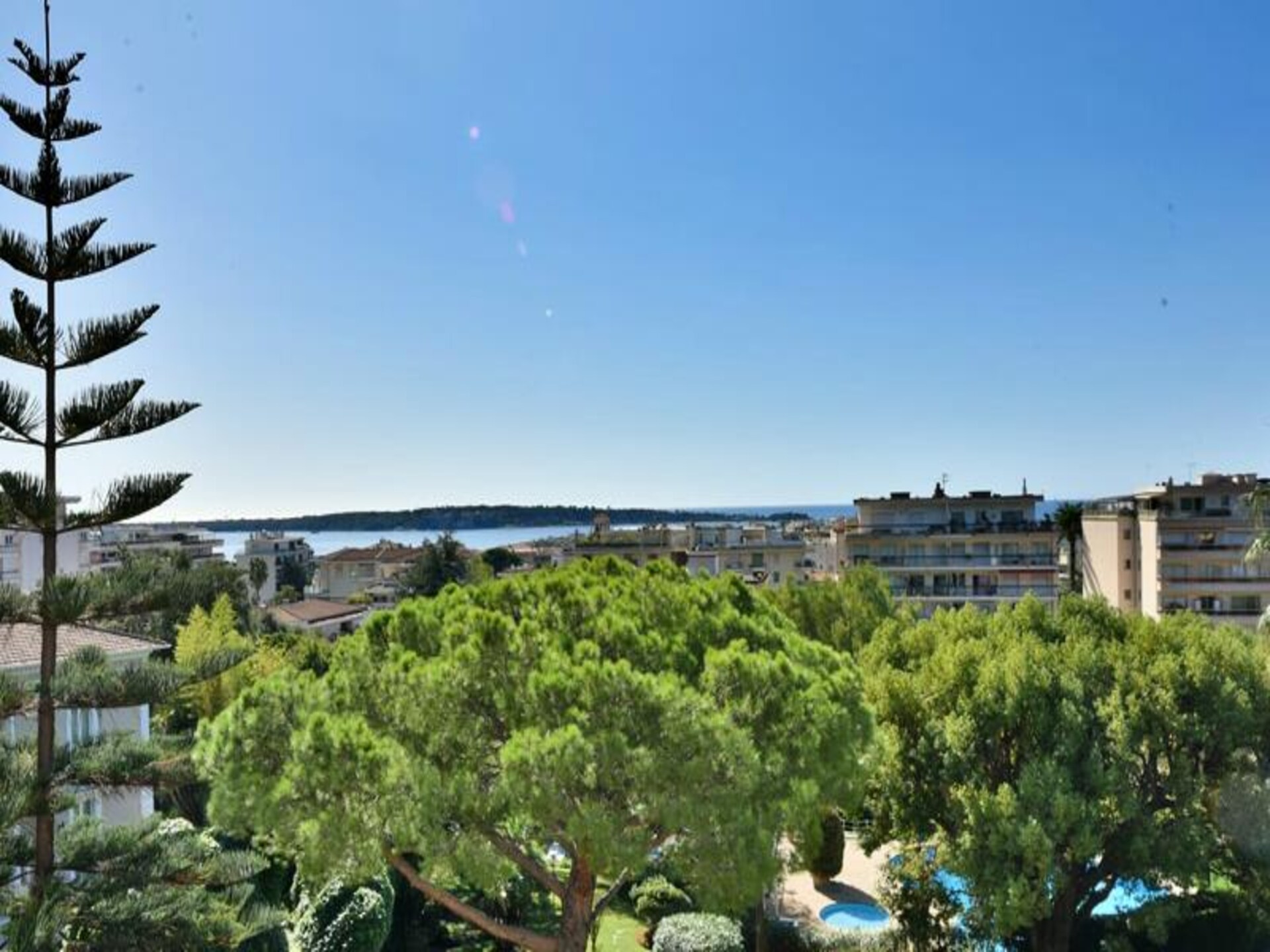 Licht appartement met 2 suites, zwembad en zeezicht nabij centrum Cannes - foto 8