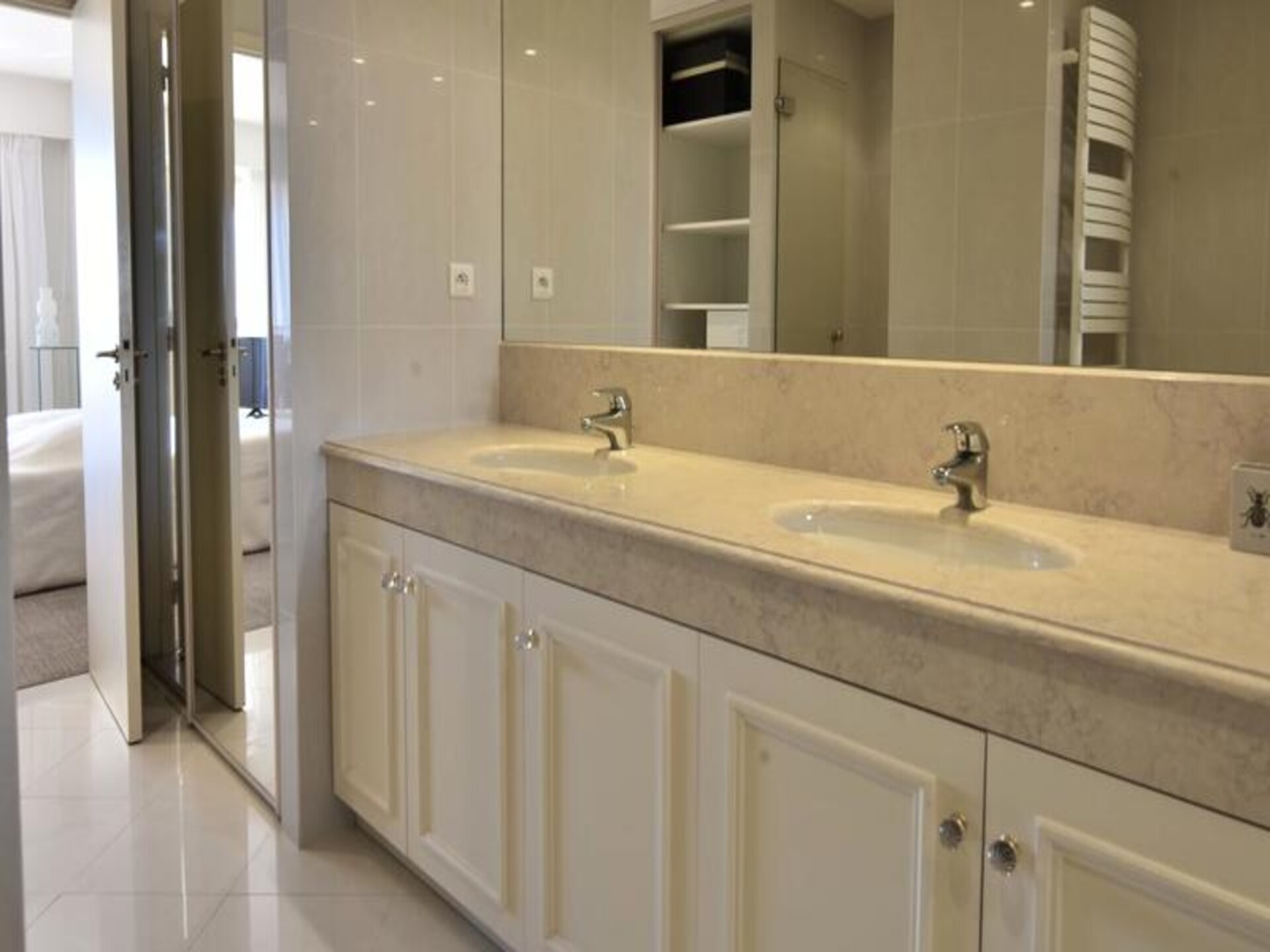 Licht appartement met 2 suites, zwembad en zeezicht nabij centrum Cannes - foto 13