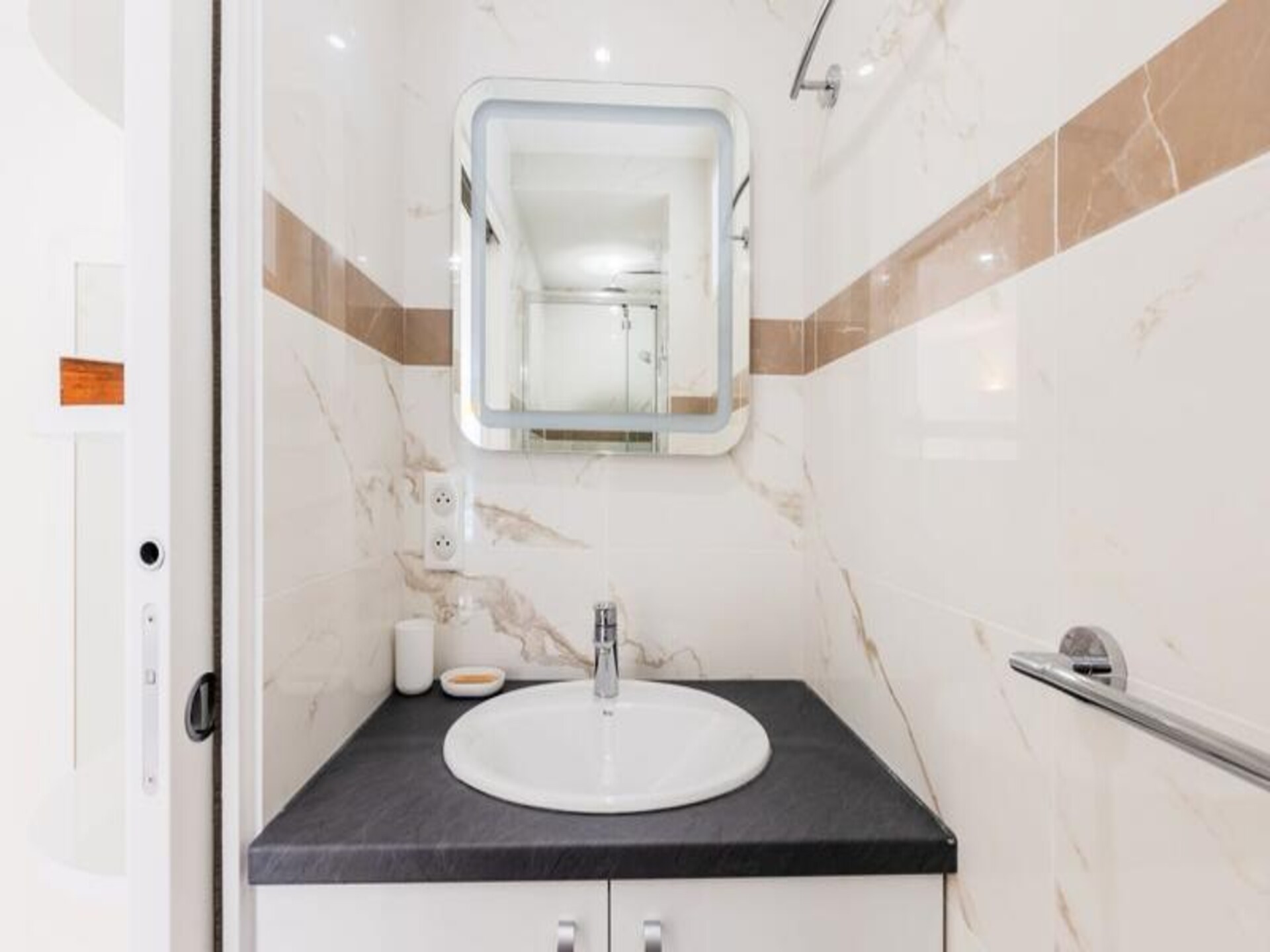 Stijlvol 2-kamer appartement met terras in privé domein Palm Beach, Cannes - foto 23