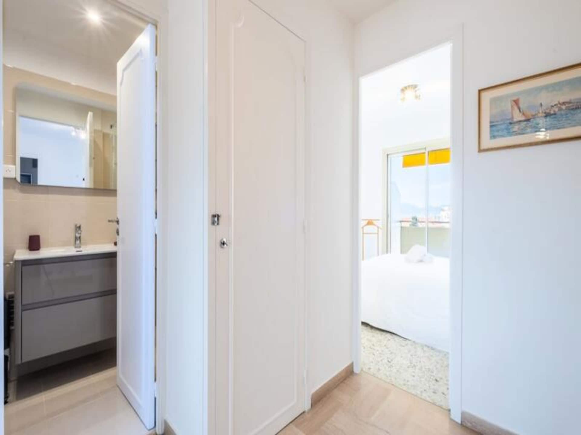 Elegant appartement met zeezicht, 10 min van centrum Cannes, parking inbegrepen - foto 22