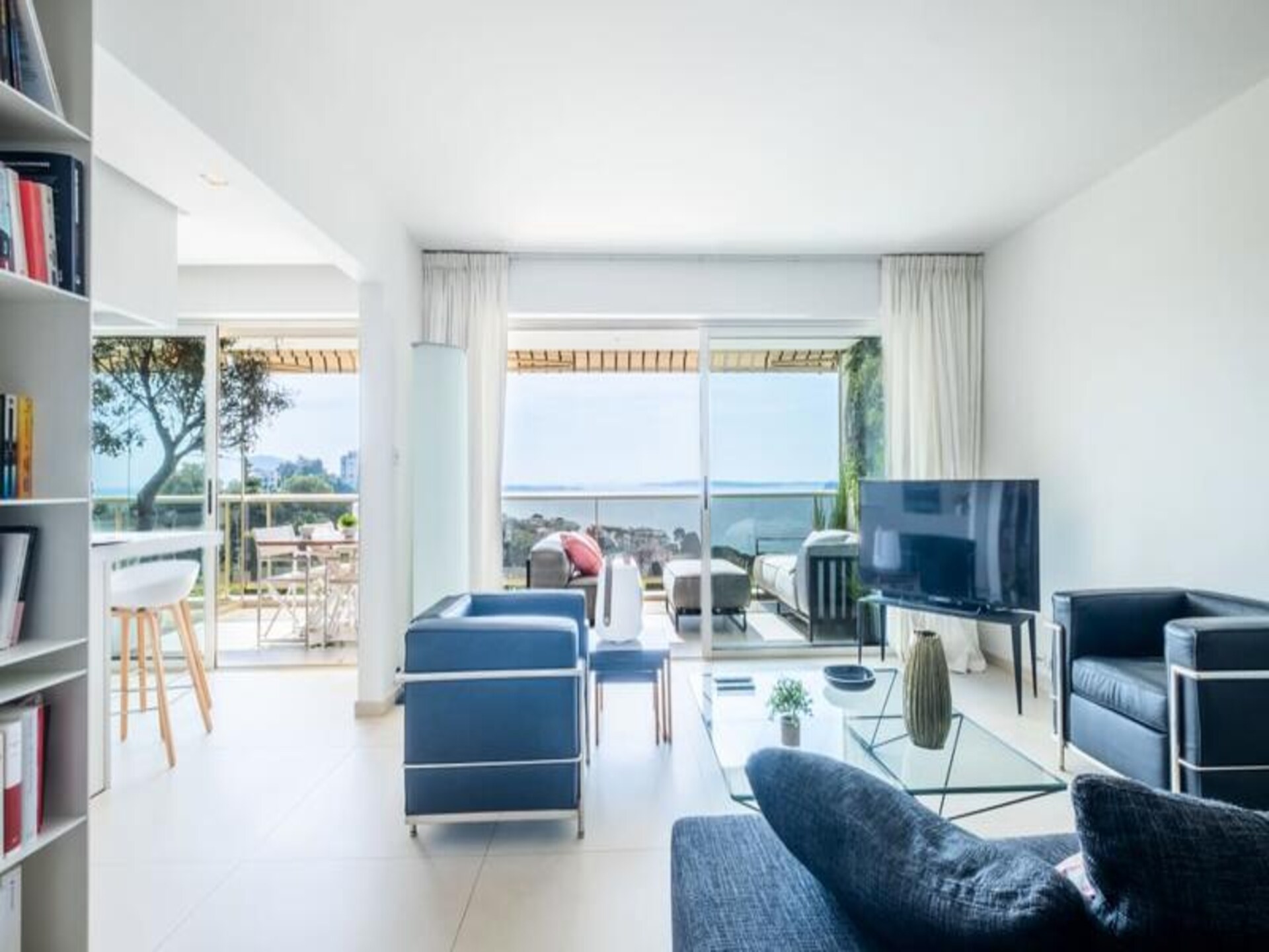 Licht appartement in Cannes met zwembad, tennis en panoramisch zeezicht - foto 1