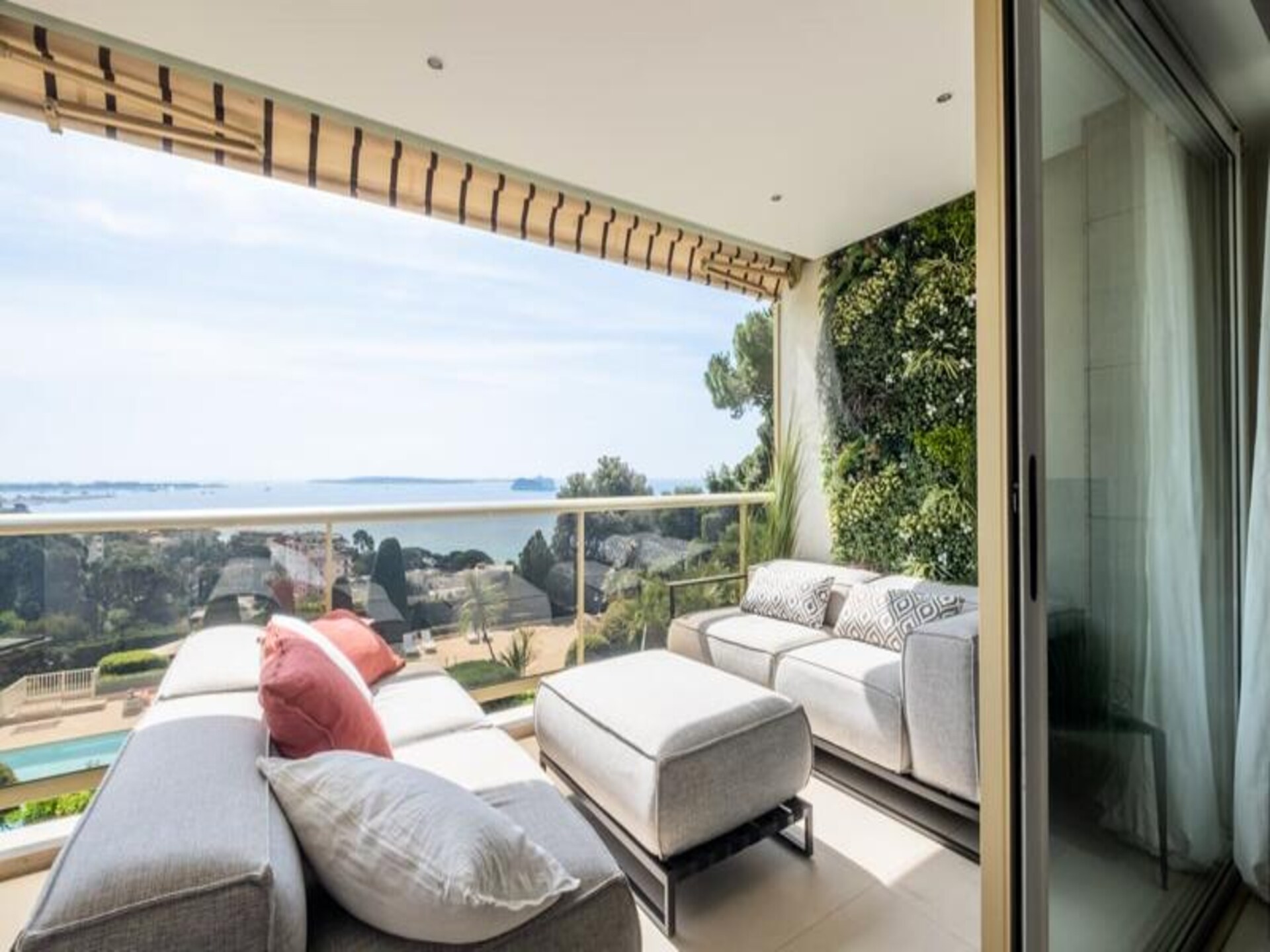 Licht appartement in Cannes met zwembad, tennis en panoramisch zeezicht - foto 3