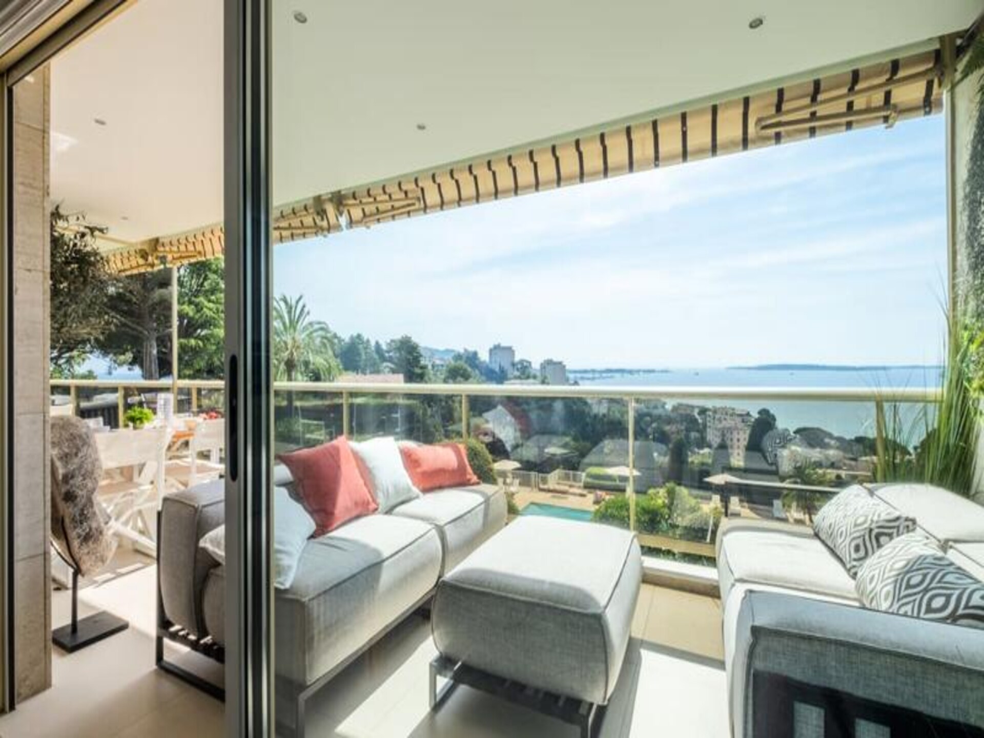 Licht appartement in Cannes met zwembad, tennis en panoramisch zeezicht - foto 9