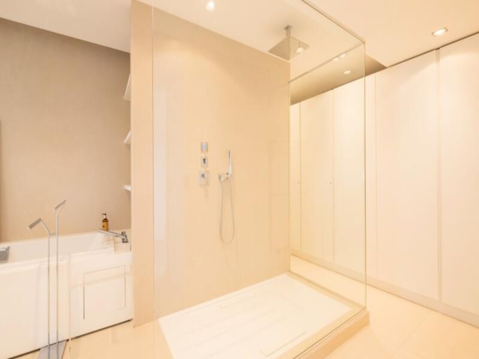 Licht appartement in Cannes met zwembad, tennis en panoramisch zeezicht - foto 23