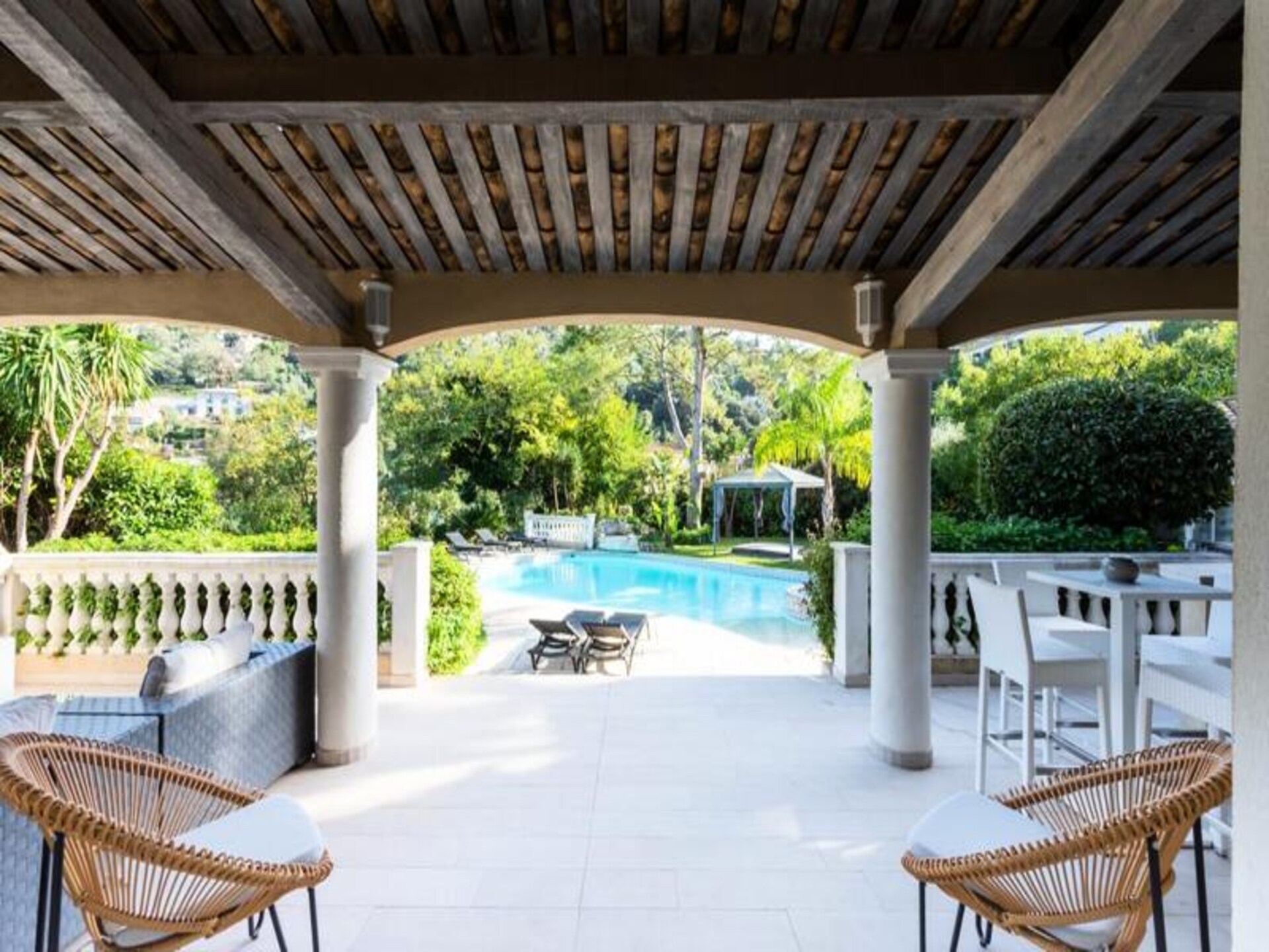 Luxe villa van 330m² met 6 slaapkamers, verwarmd zwembad en jacuzzi in Vallauris - foto 15