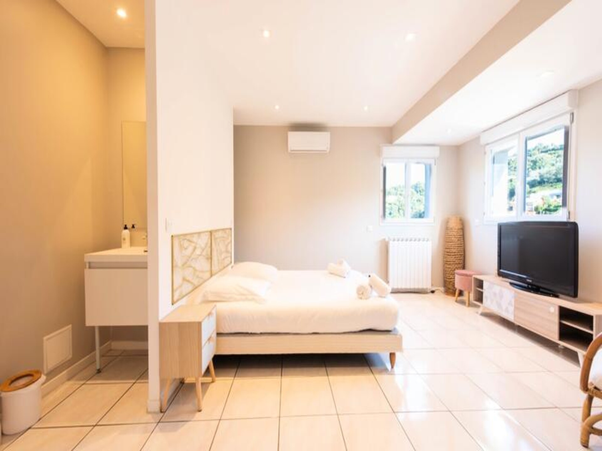 Luxe villa van 330m² met 6 slaapkamers, verwarmd zwembad en jacuzzi in Vallauris - foto 17