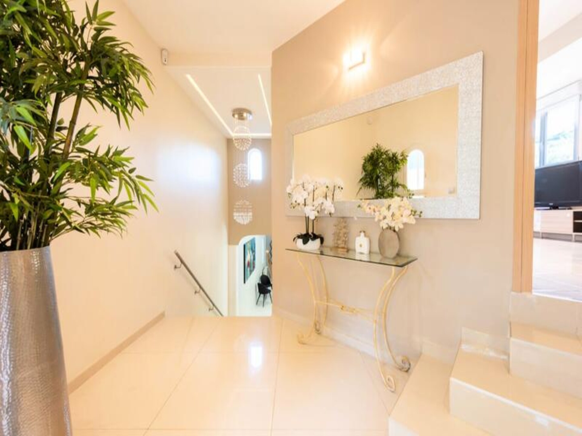 Luxe villa van 330m² met 6 slaapkamers, verwarmd zwembad en jacuzzi in Vallauris - foto 19