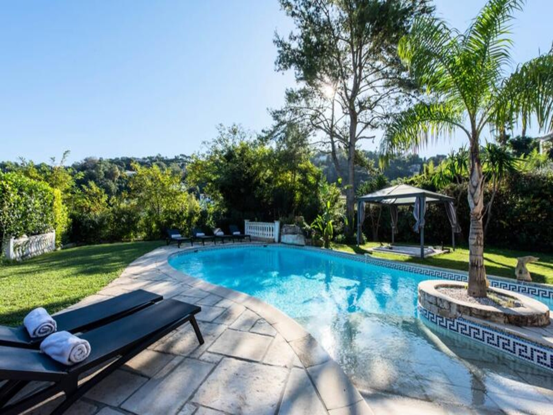 Luxe villa van 330m² met 6 slaapkamers, verwarmd zwembad en jacuzzi in Vallauris - foto 36