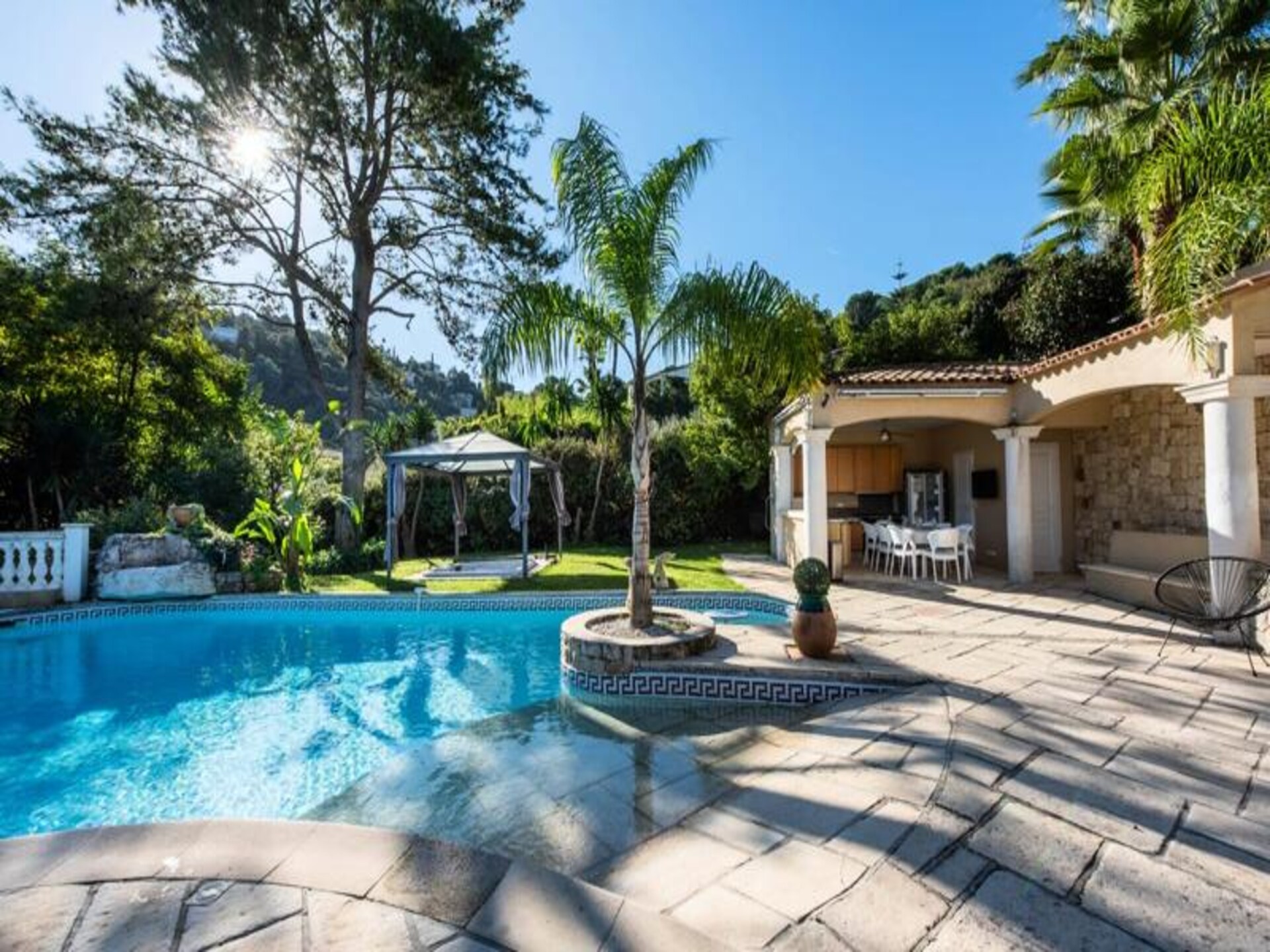 Luxe villa van 330m² met 6 slaapkamers, verwarmd zwembad en jacuzzi in Vallauris - foto 39