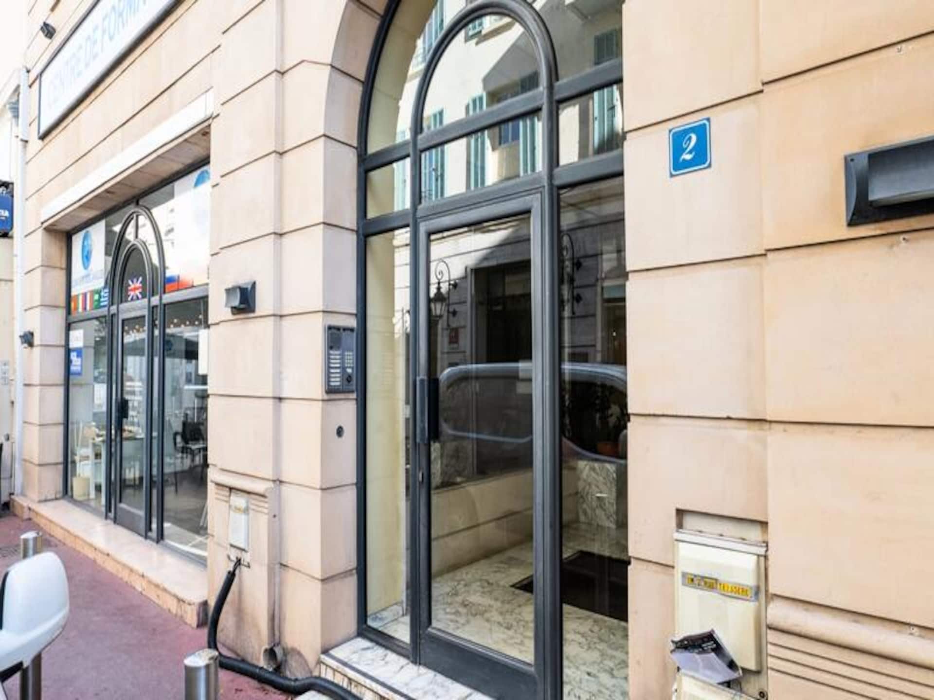 Elegant 3-kamerappartement aan de Rue d'Antibes, vlakbij het Palais des Festivals - foto 27