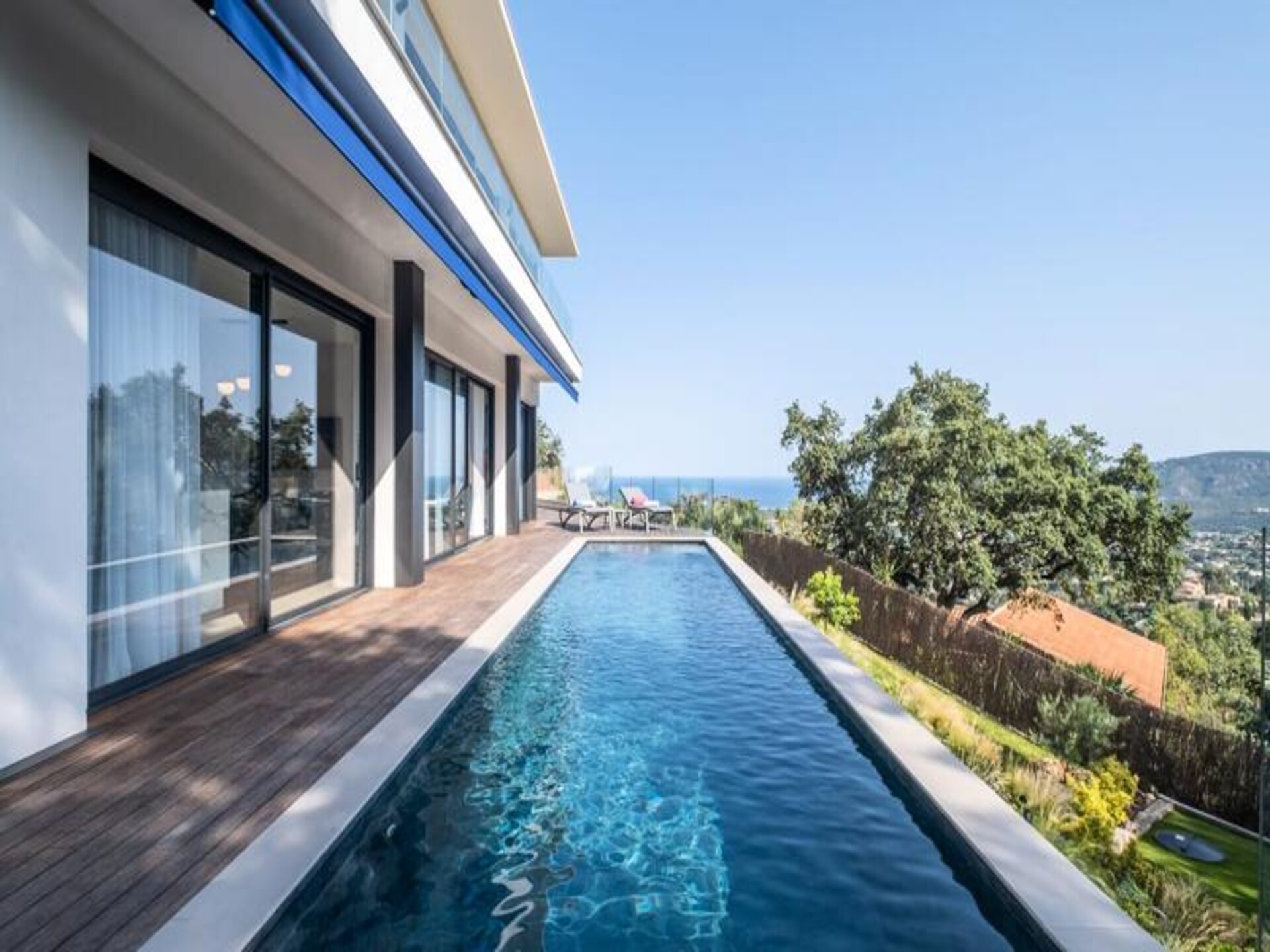 Architectenwoning met verwarmd zwembad en panoramisch zeezicht in Mandelieu - foto 1