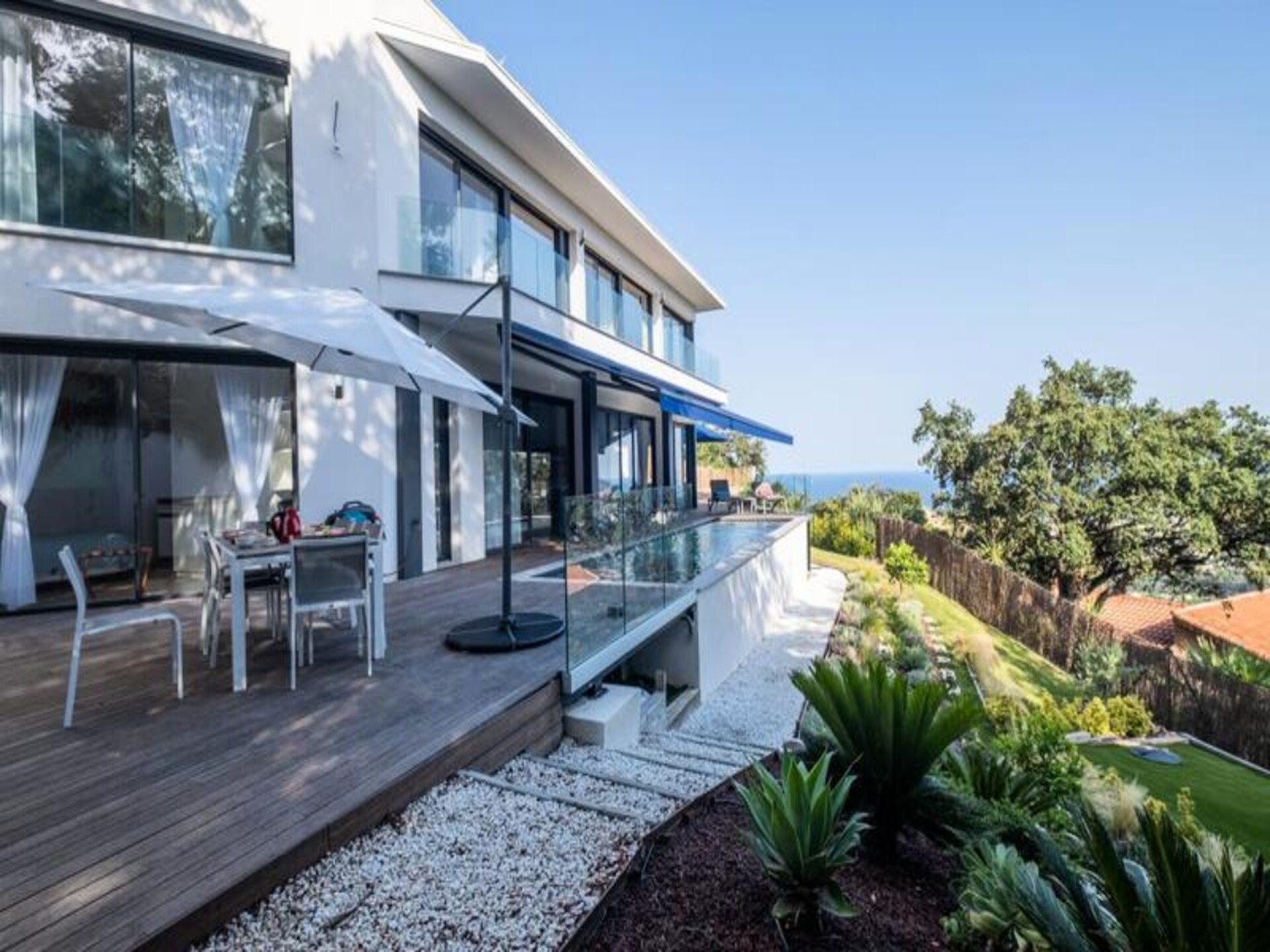 Architectenwoning met verwarmd zwembad en panoramisch zeezicht in Mandelieu - foto 2