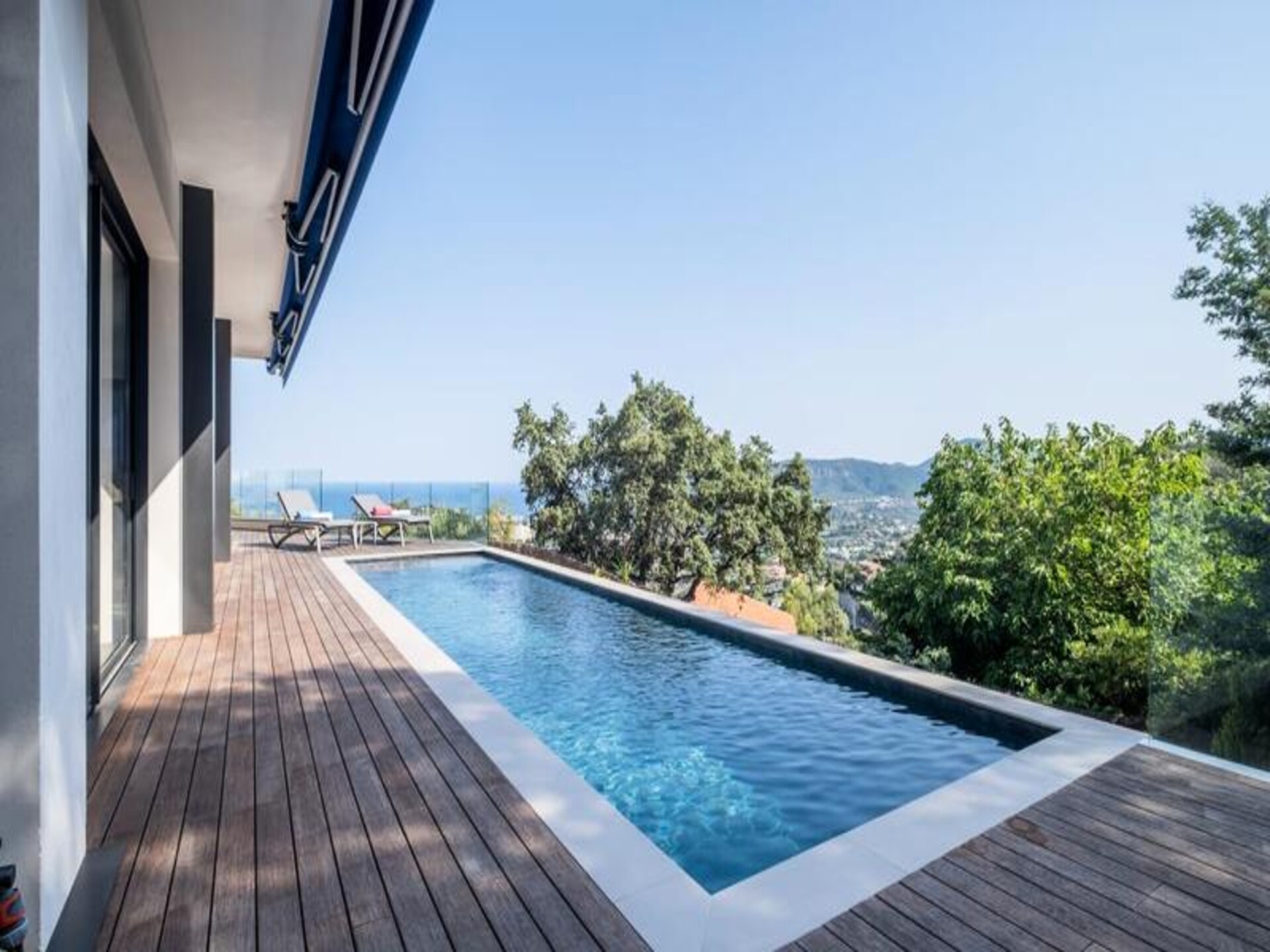 Architectenwoning met verwarmd zwembad en panoramisch zeezicht in Mandelieu - foto 5