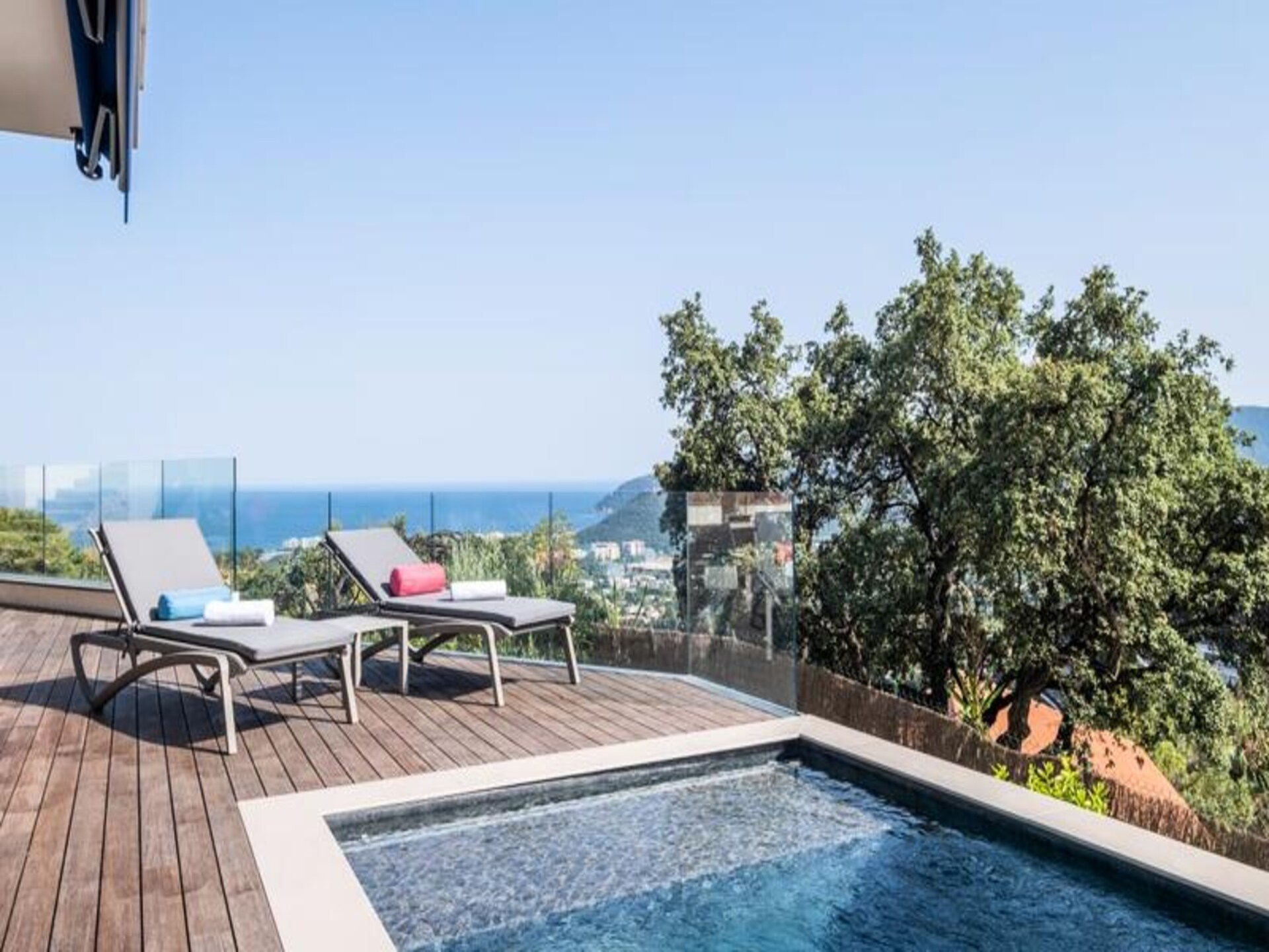 Architectenwoning met verwarmd zwembad en panoramisch zeezicht in Mandelieu - foto 7