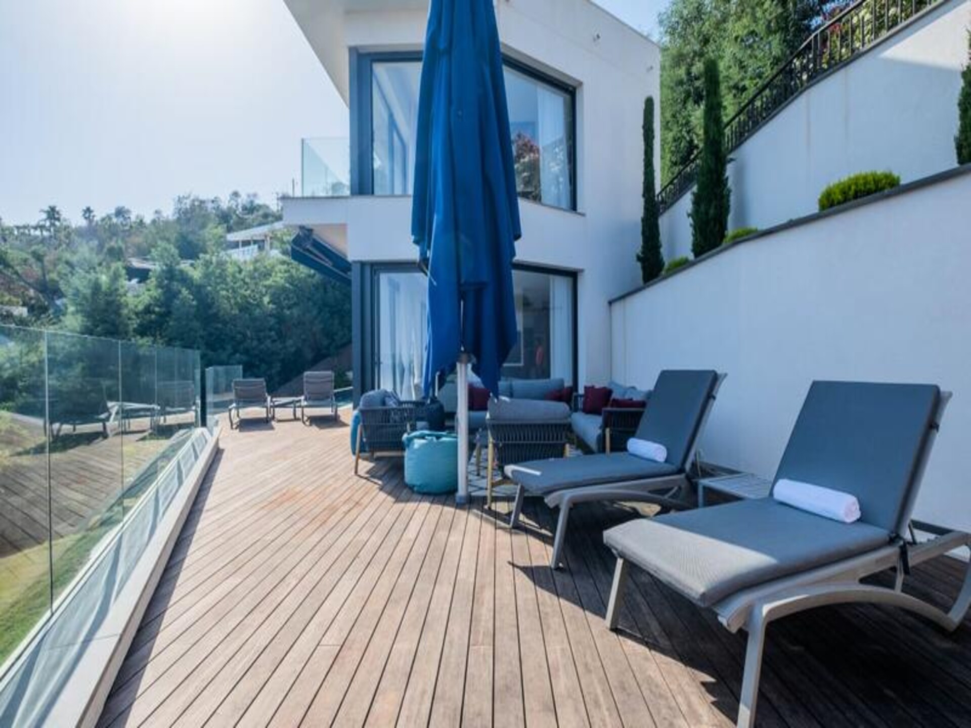 Architectenwoning met verwarmd zwembad en panoramisch zeezicht in Mandelieu - foto 11
