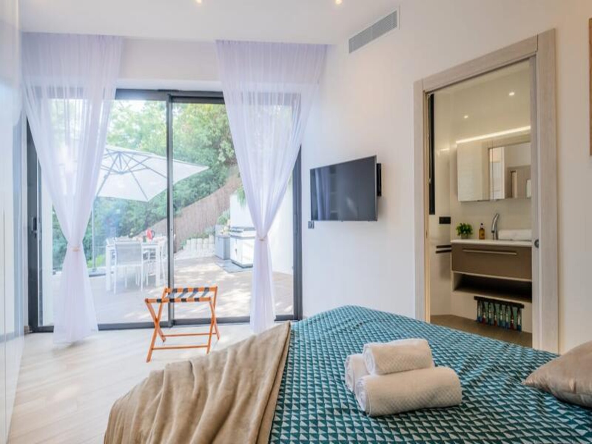 Architectenwoning met verwarmd zwembad en panoramisch zeezicht in Mandelieu - foto 18