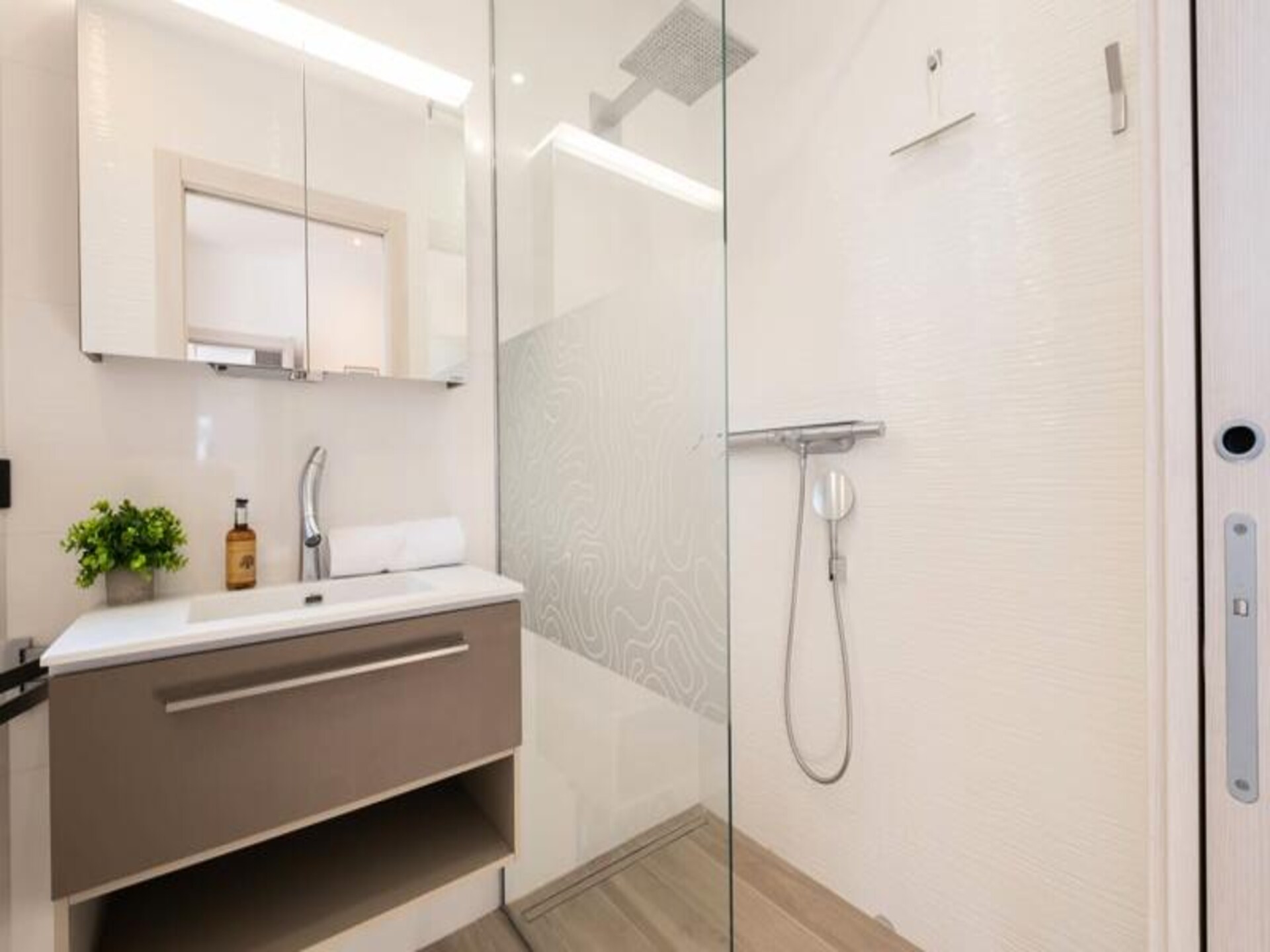Architectenwoning met verwarmd zwembad en panoramisch zeezicht in Mandelieu - foto 19
