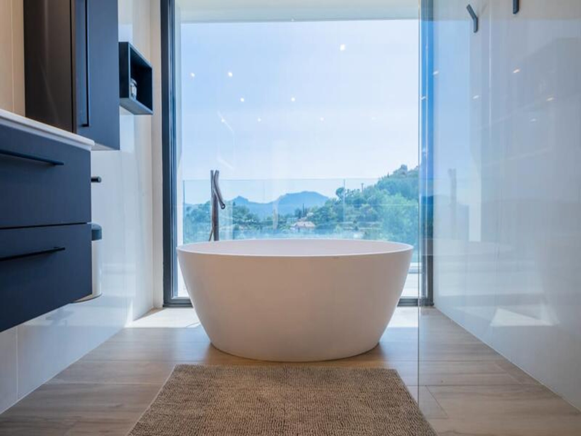 Architectenwoning met verwarmd zwembad en panoramisch zeezicht in Mandelieu - foto 35