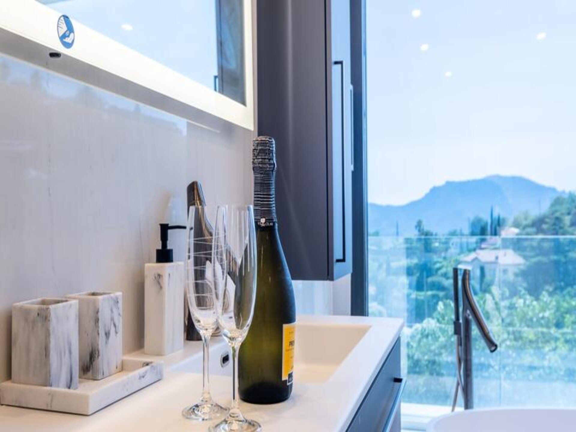 Architectenwoning met verwarmd zwembad en panoramisch zeezicht in Mandelieu - foto 36